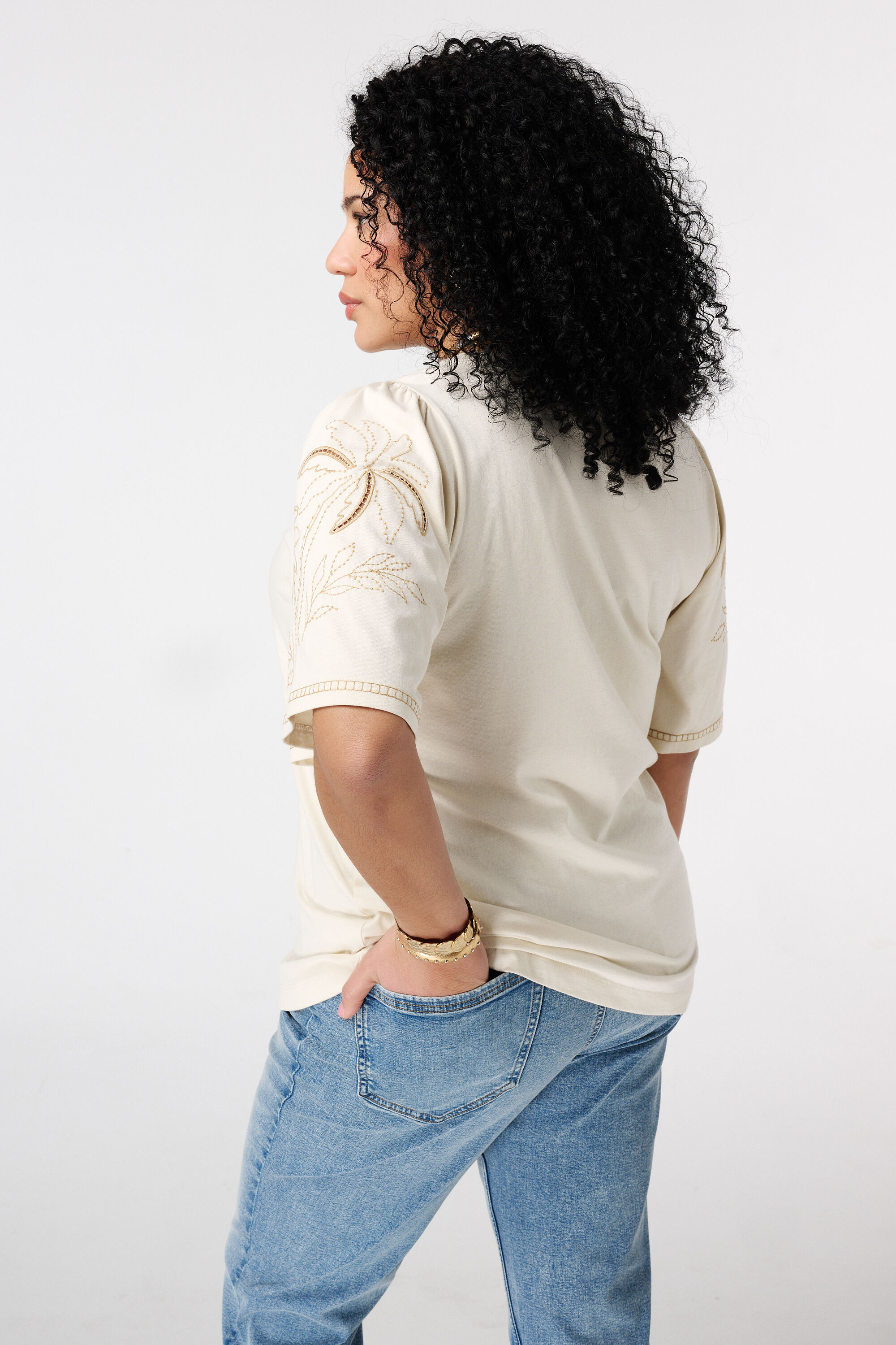 T-shirt avec broderie image number 3