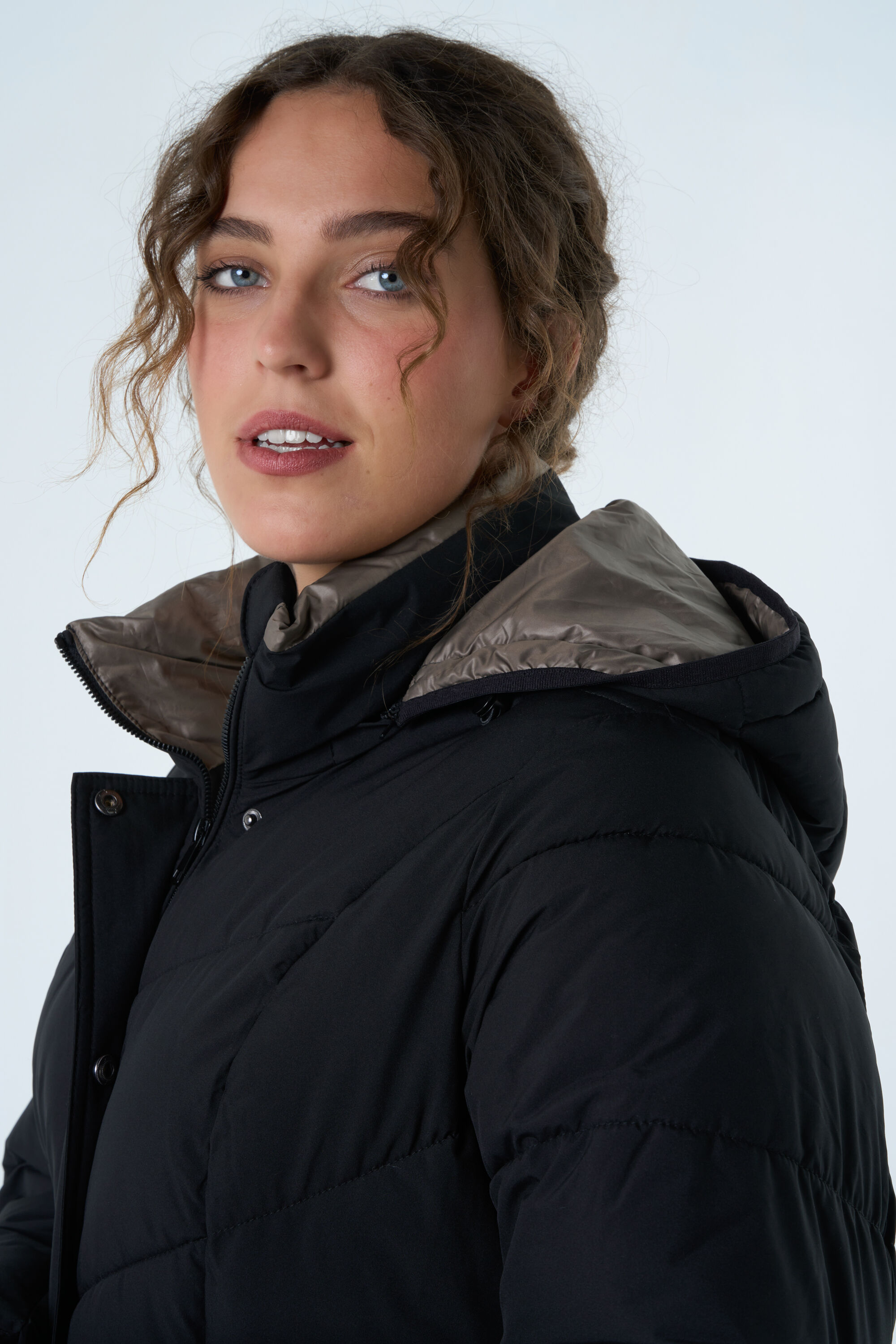 Veste matelass&eacute;e avec capuche image number 6