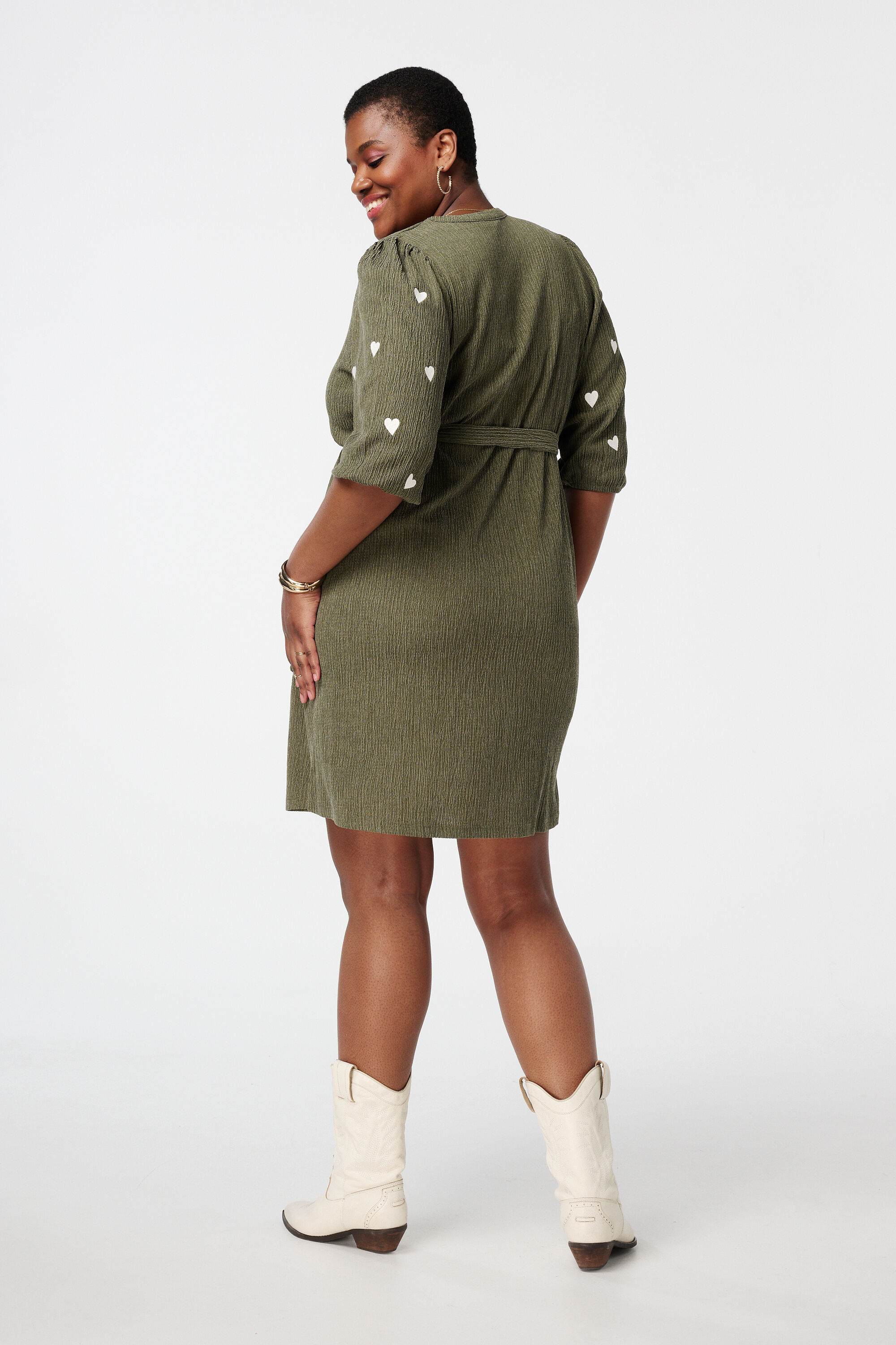 Robe avec c&oelig;urs brod&eacute;s image number 3