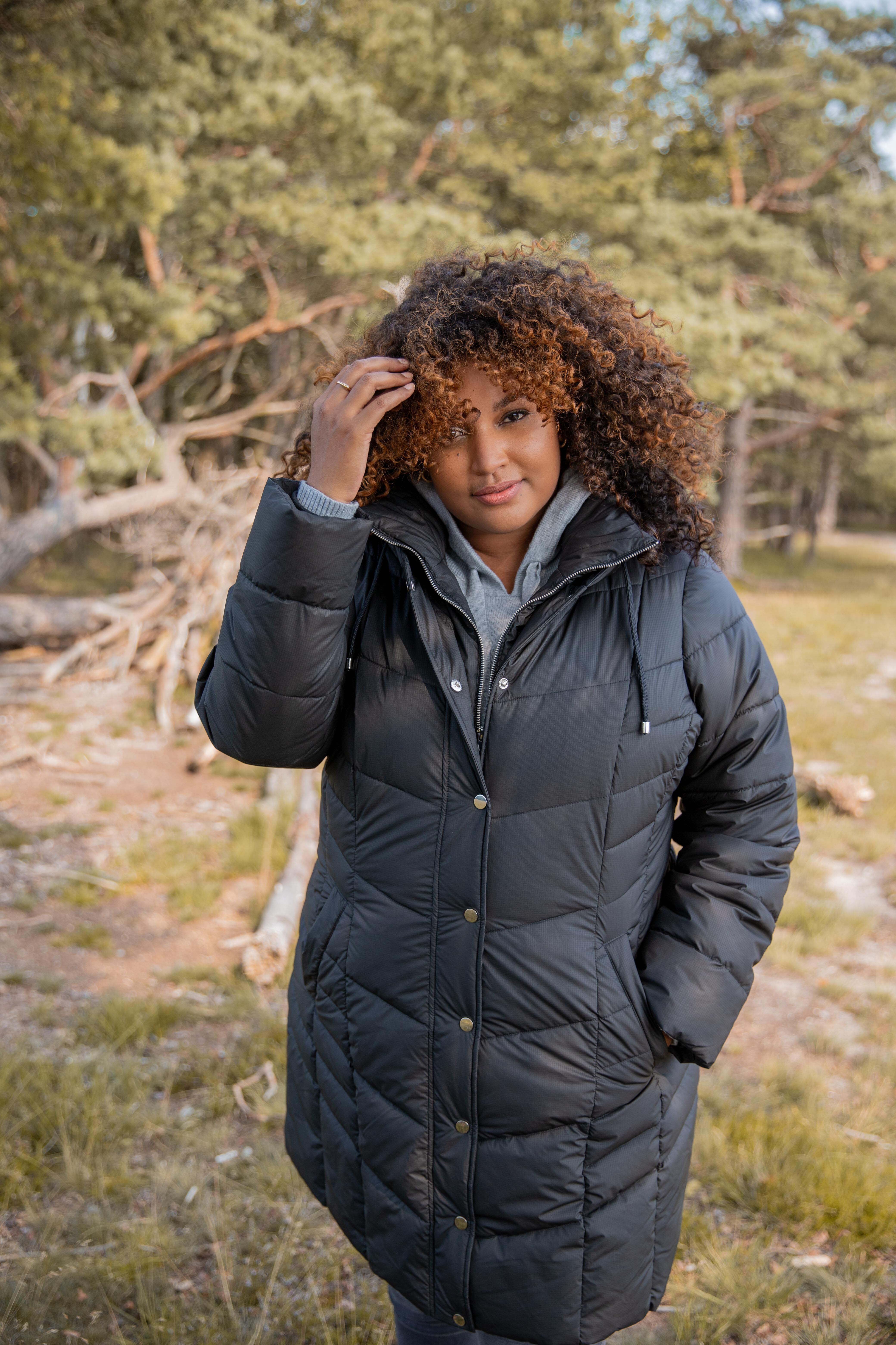 Veste rembourr&eacute;e &agrave; capuche 