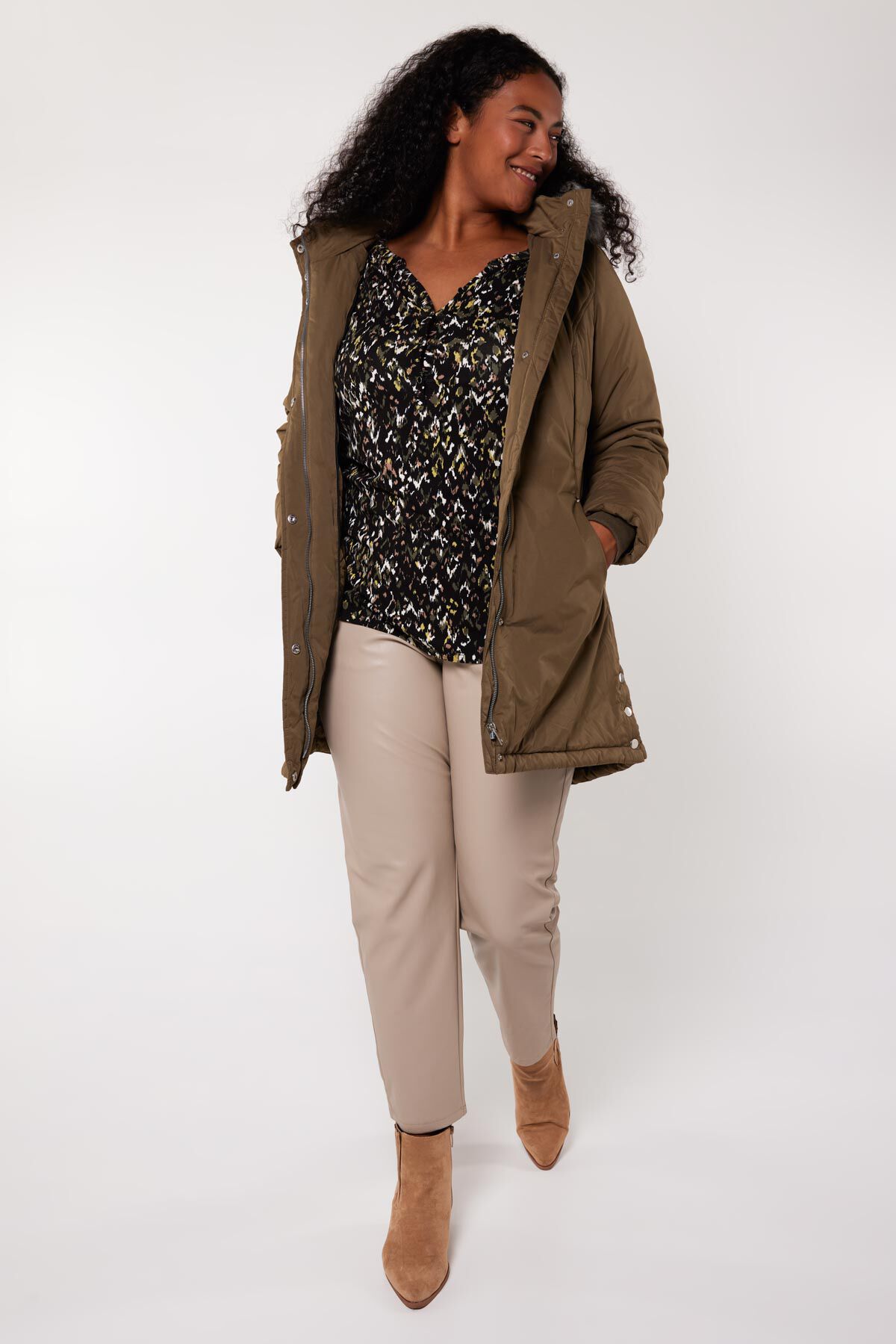 Veste matelass&eacute;e &agrave; capuche image number 5