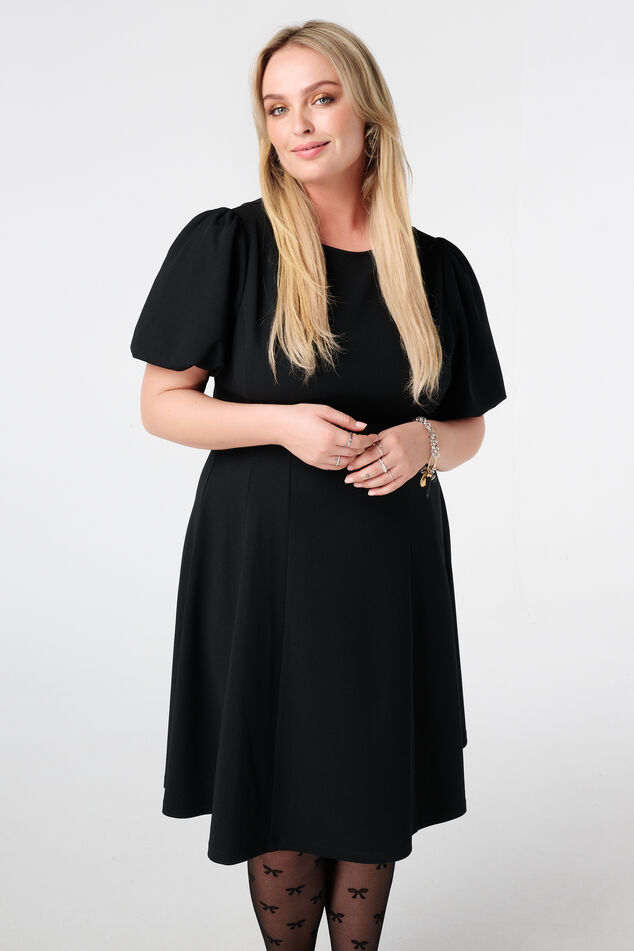 Robe avec découpes structurantes image number 5