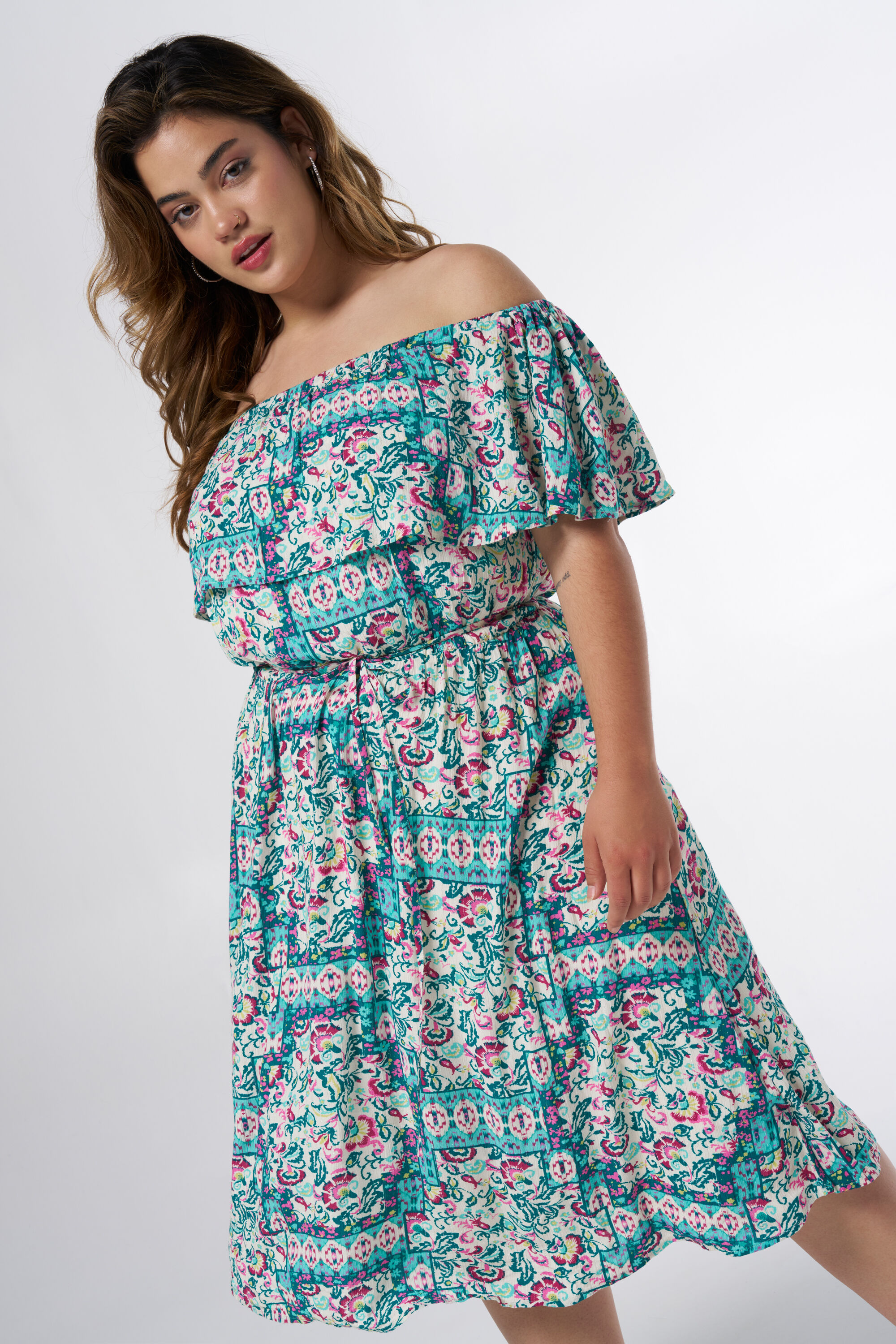 Robe &agrave; &eacute;paules ajour&eacute;es avec n&oelig;ud fantaisie image number 5