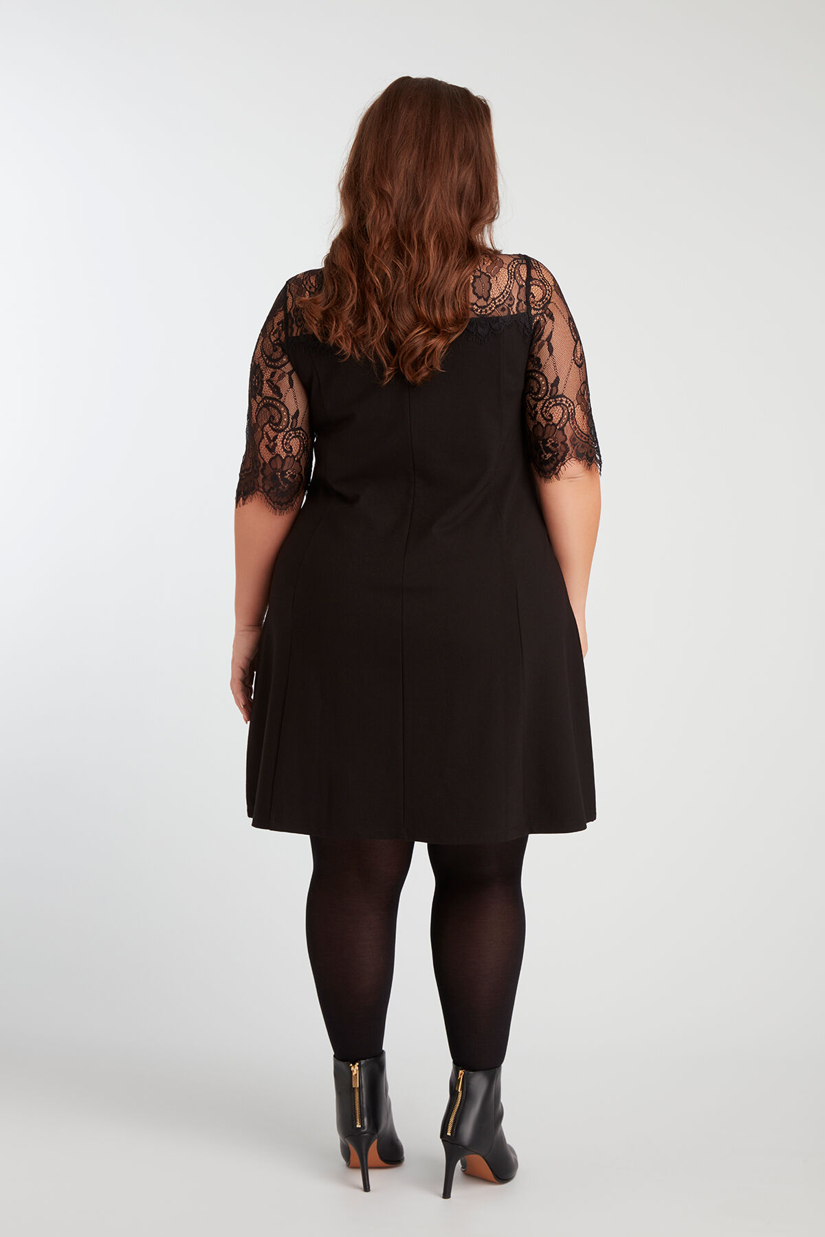 Robe avec dentelle image number 5