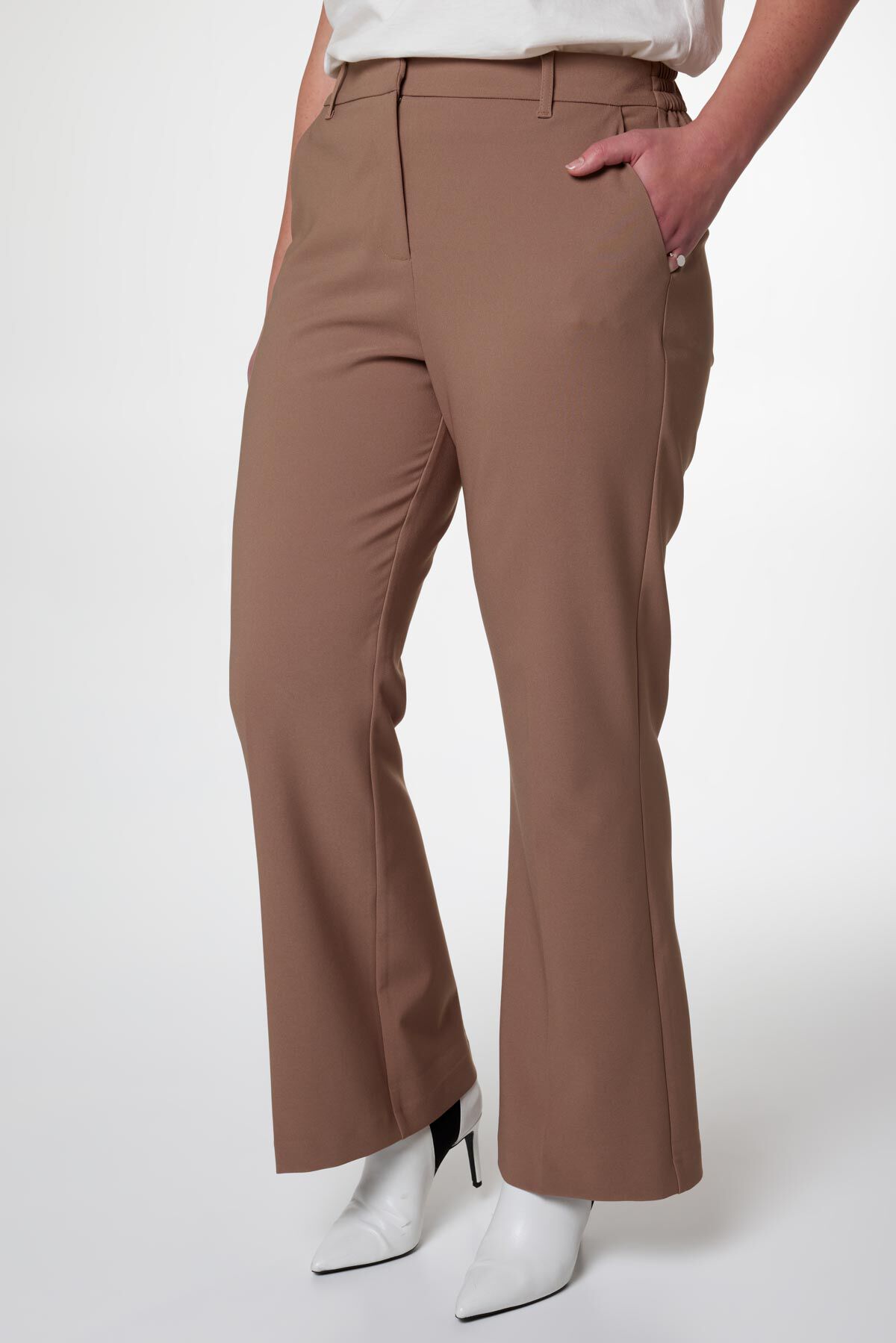 Pantalon &agrave; jambes &eacute;vas&eacute;es image number 5