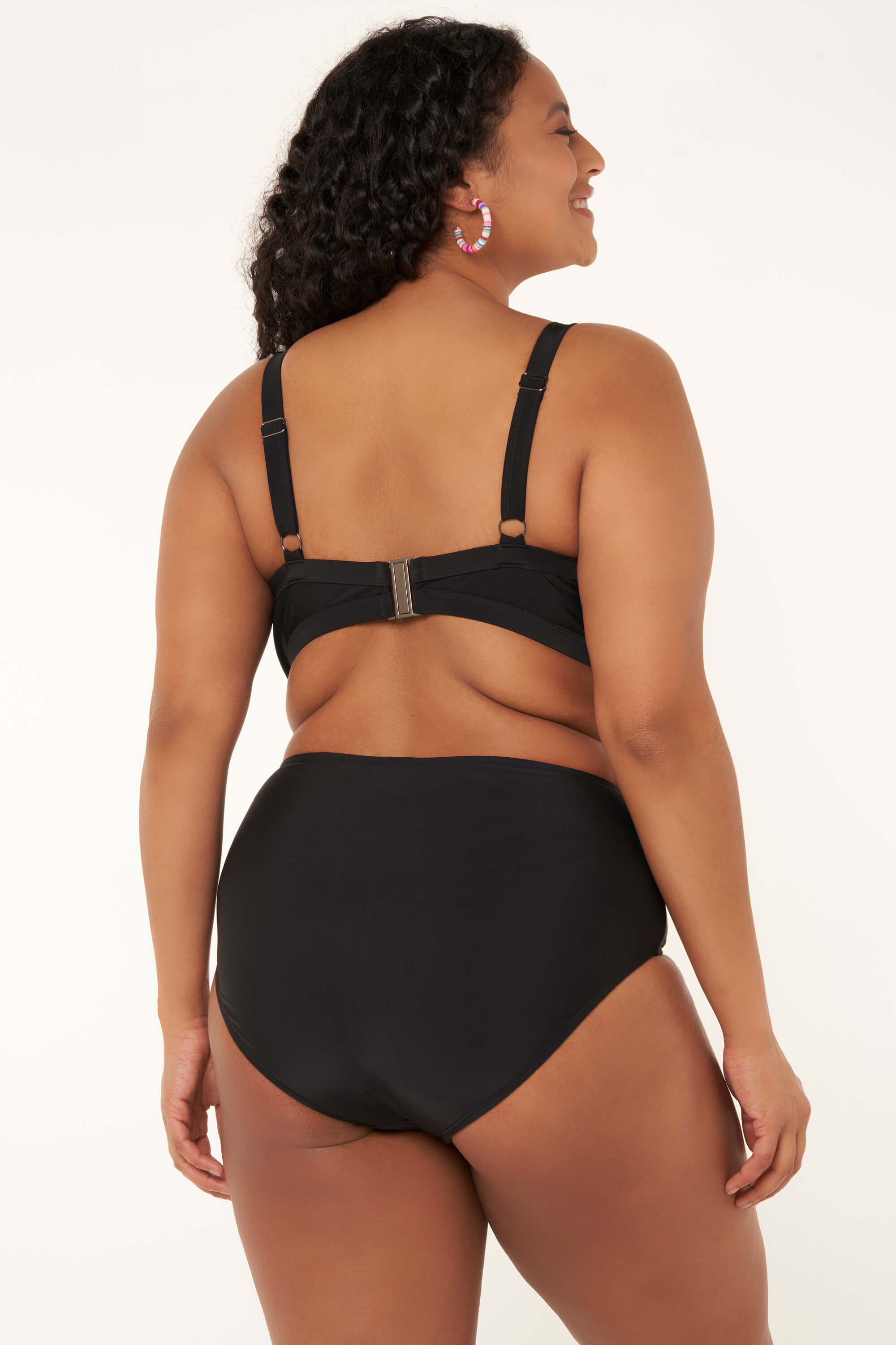 Haut de bikini avec d&eacute;tails m&eacute;tallis&eacute;s  image number 5