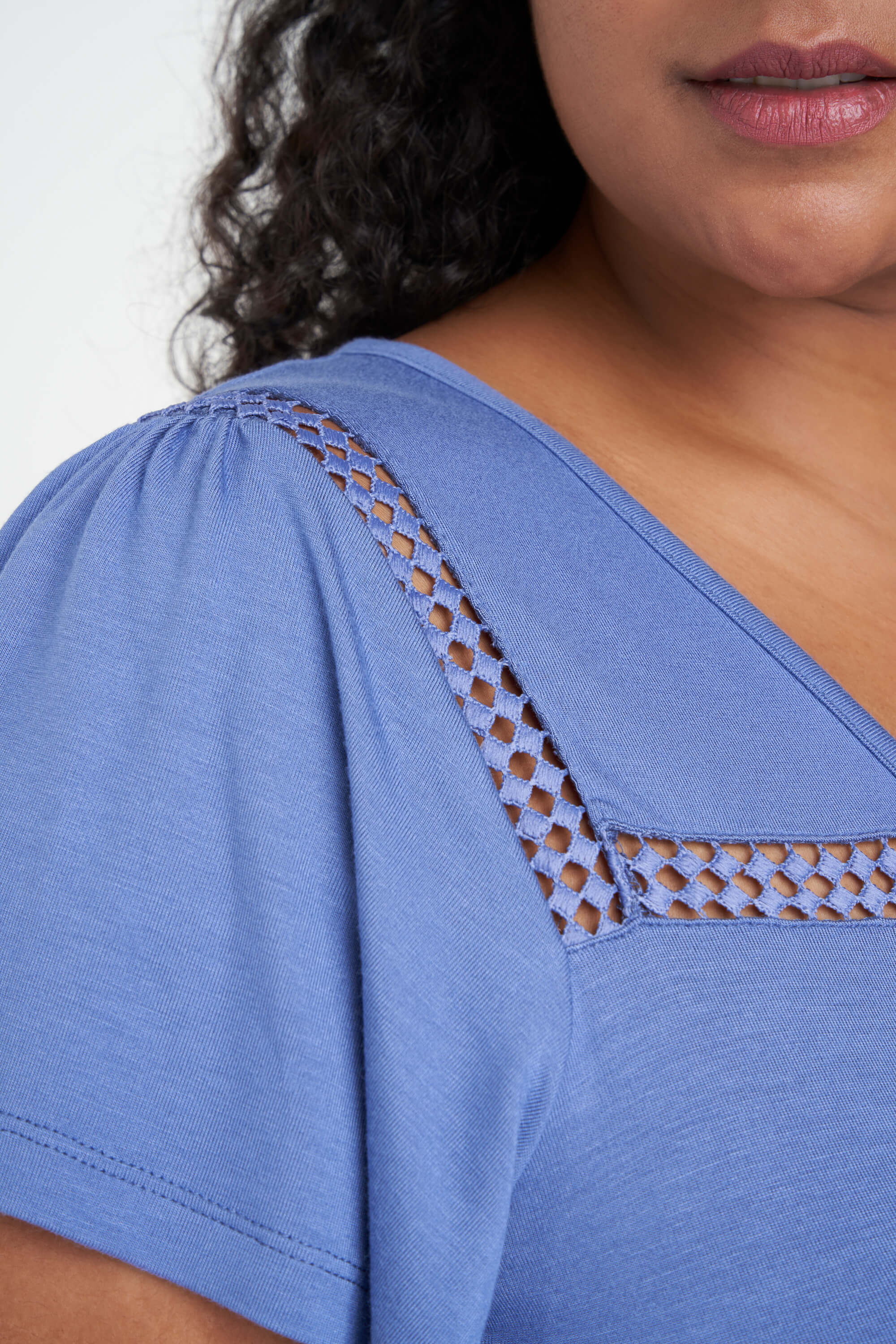 T-shirt aux manches &agrave; volants  image number 4