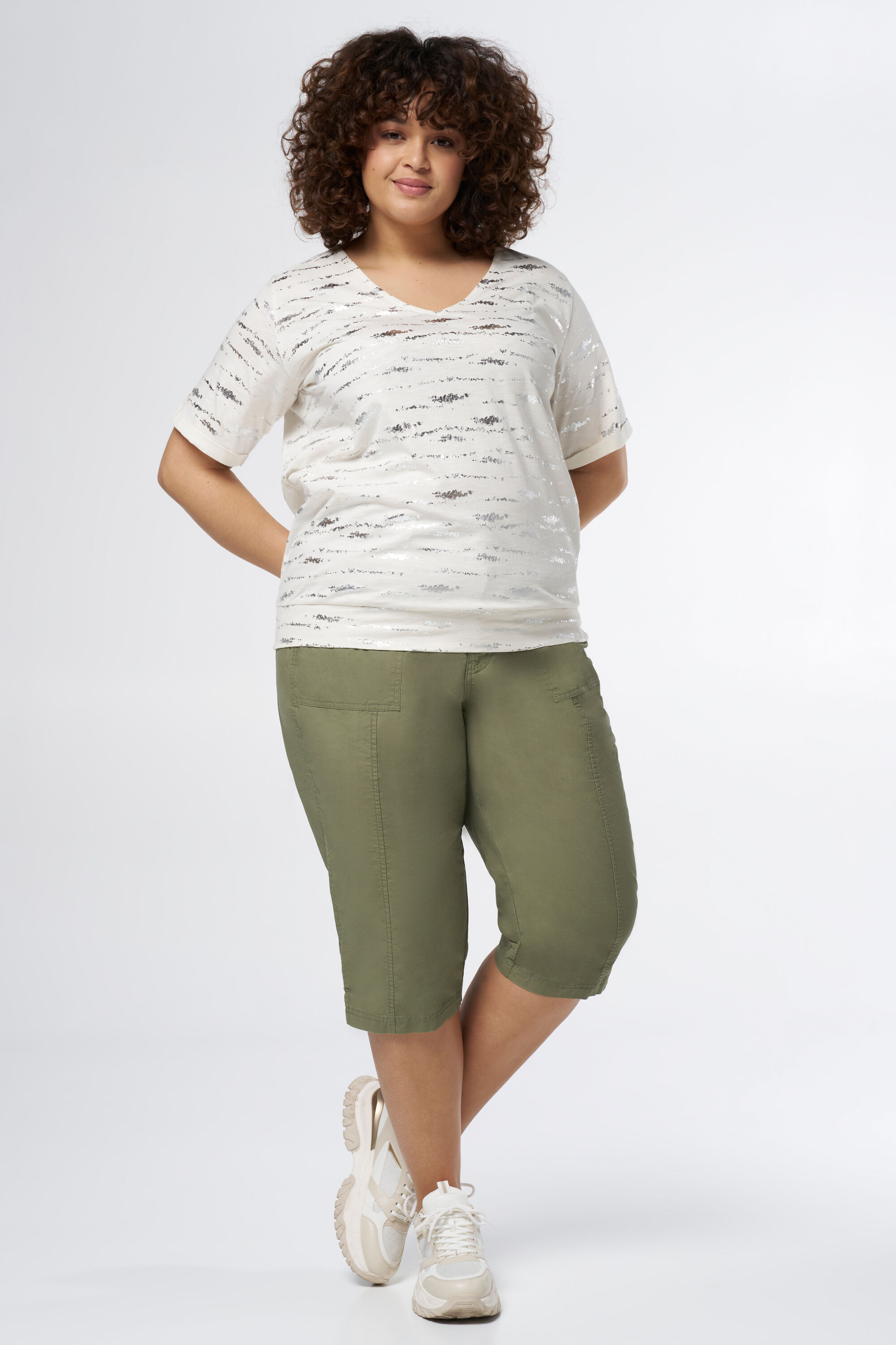 T-shirt avec des d&eacute;tails m&eacute;tallis&eacute;s image number 5