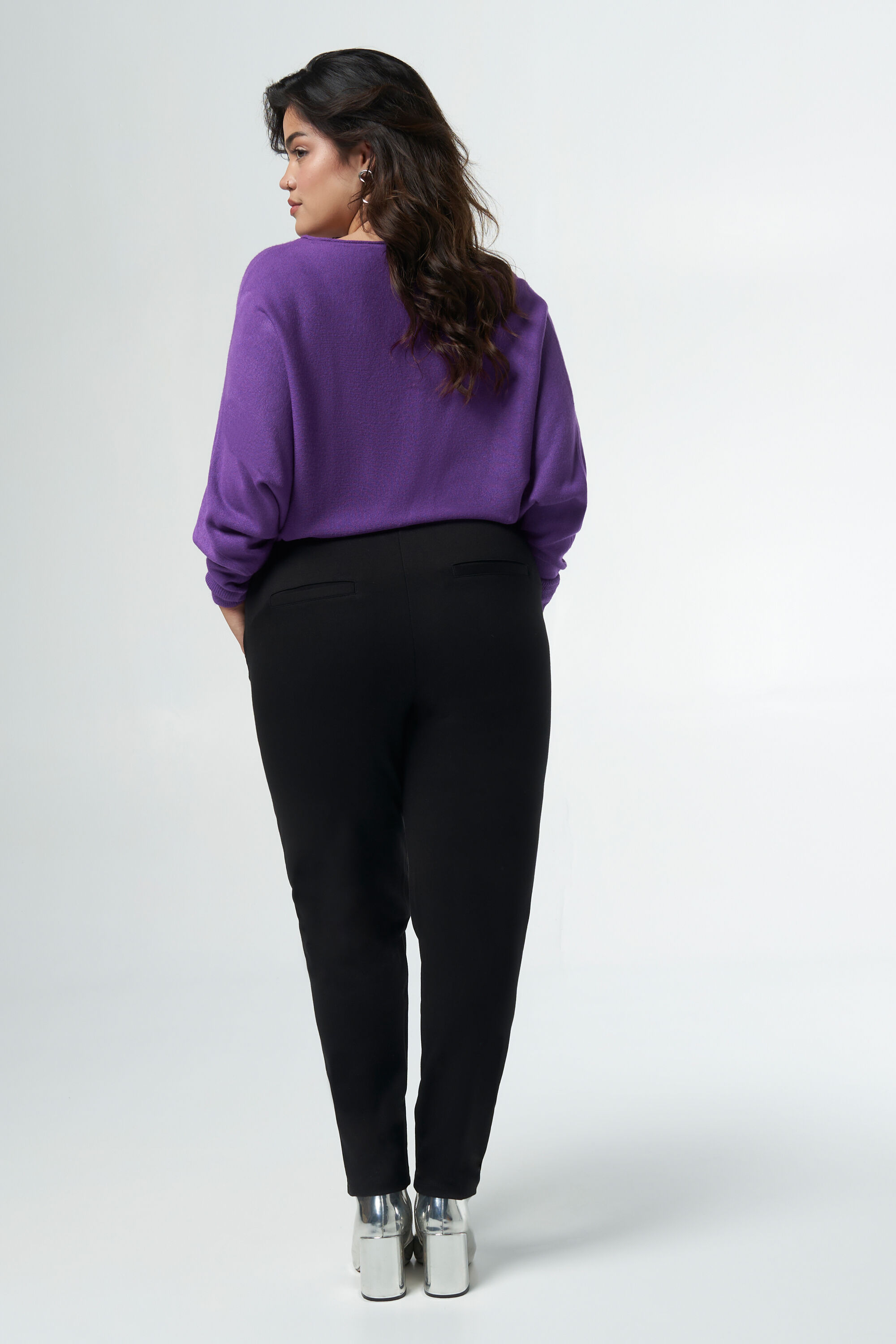 Pantalon avec une ceinture image number 3