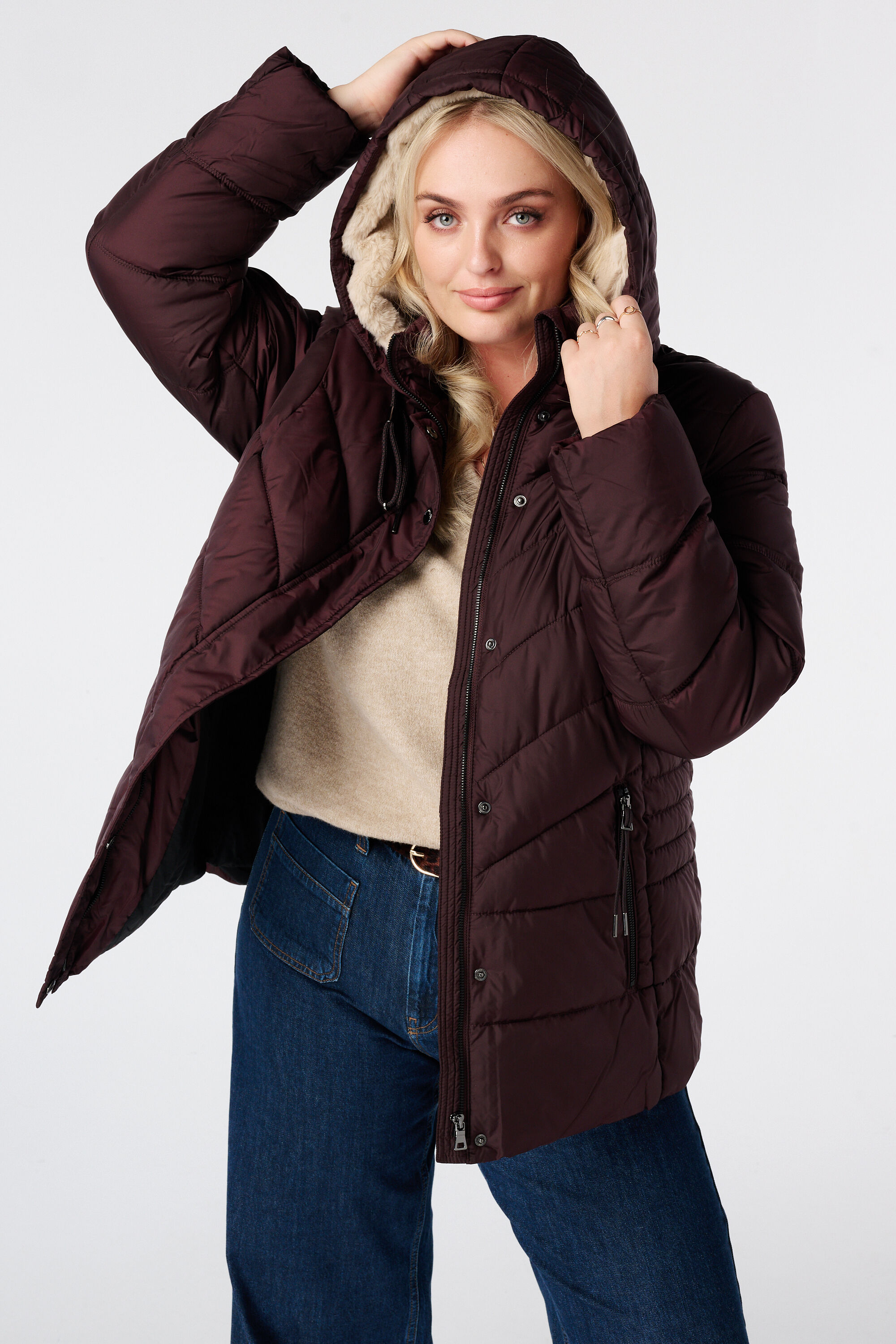 Veste matelass&eacute;e avec capuche