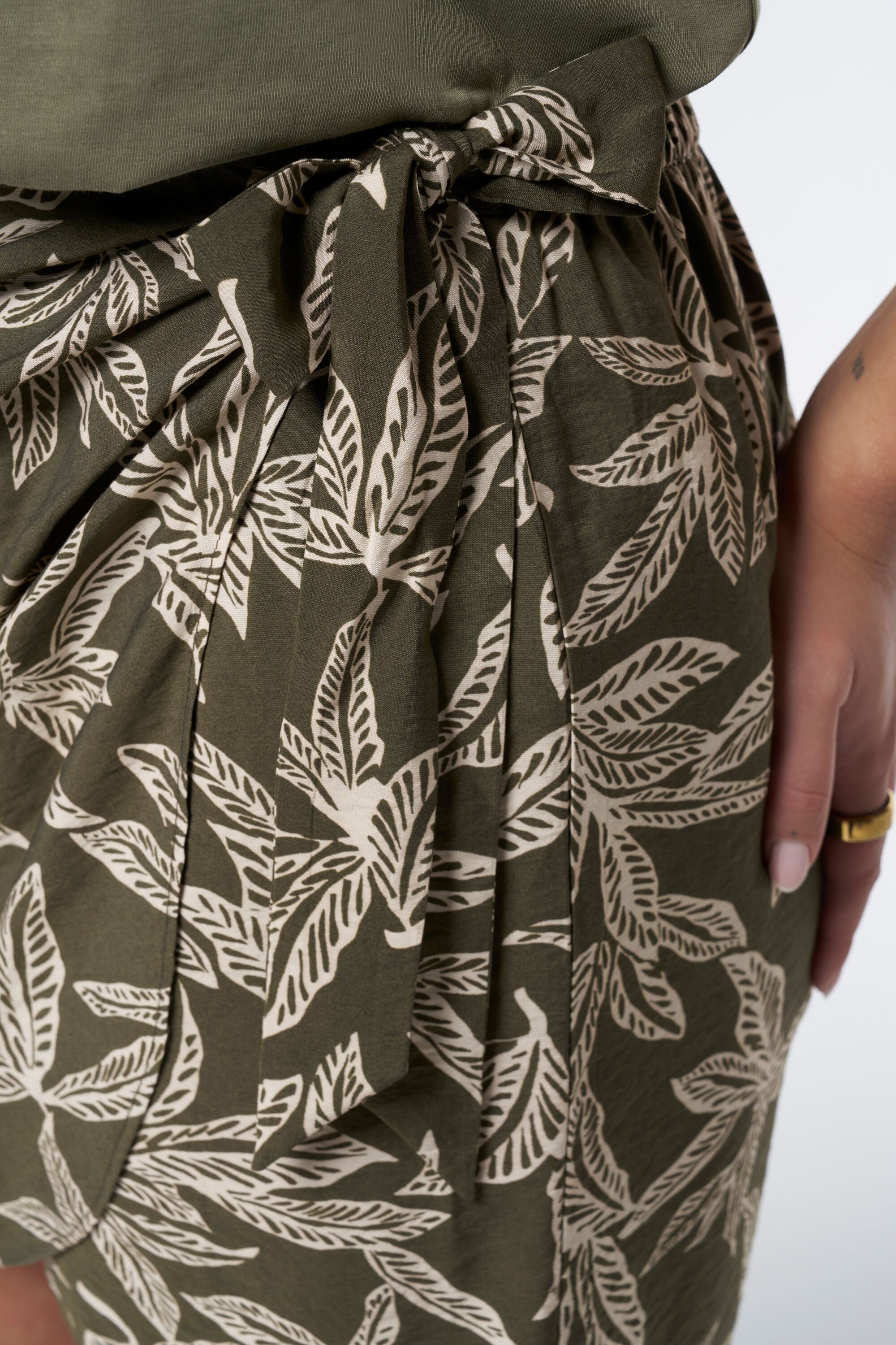 Jupe-short &agrave; imprim&eacute; estival image number 4