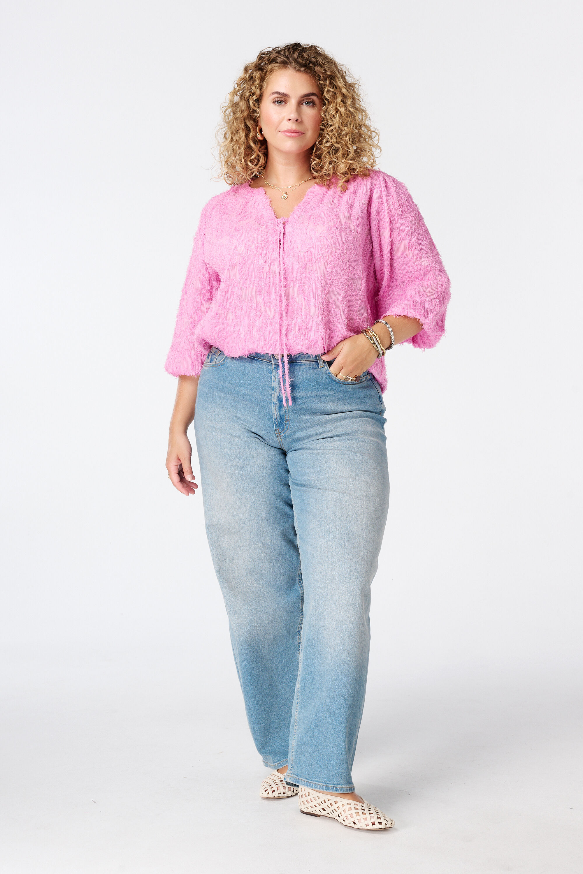 Blouse duveteuse &agrave; col en V image number 5