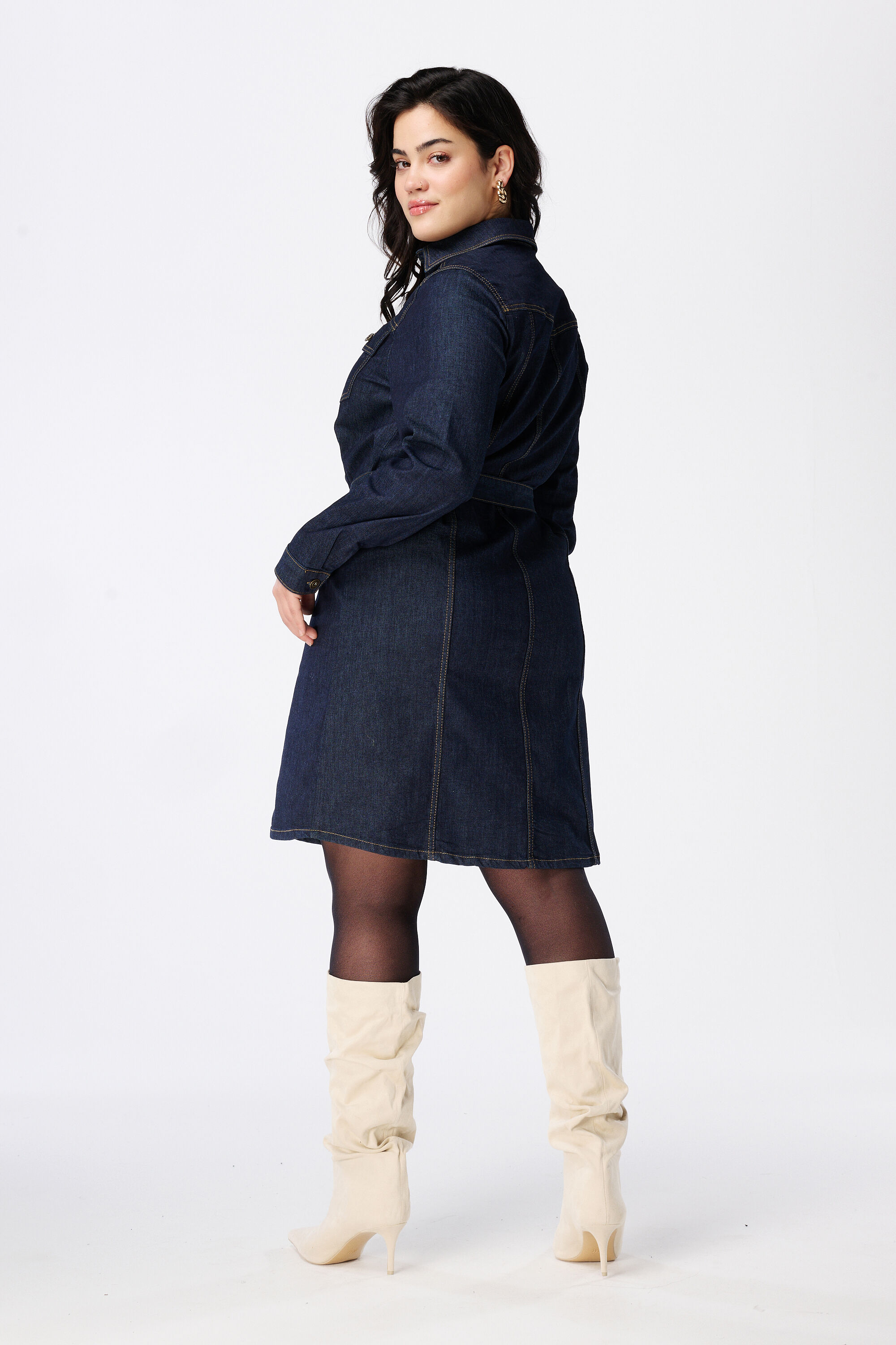 Robe en jean avec ceinture image number 3