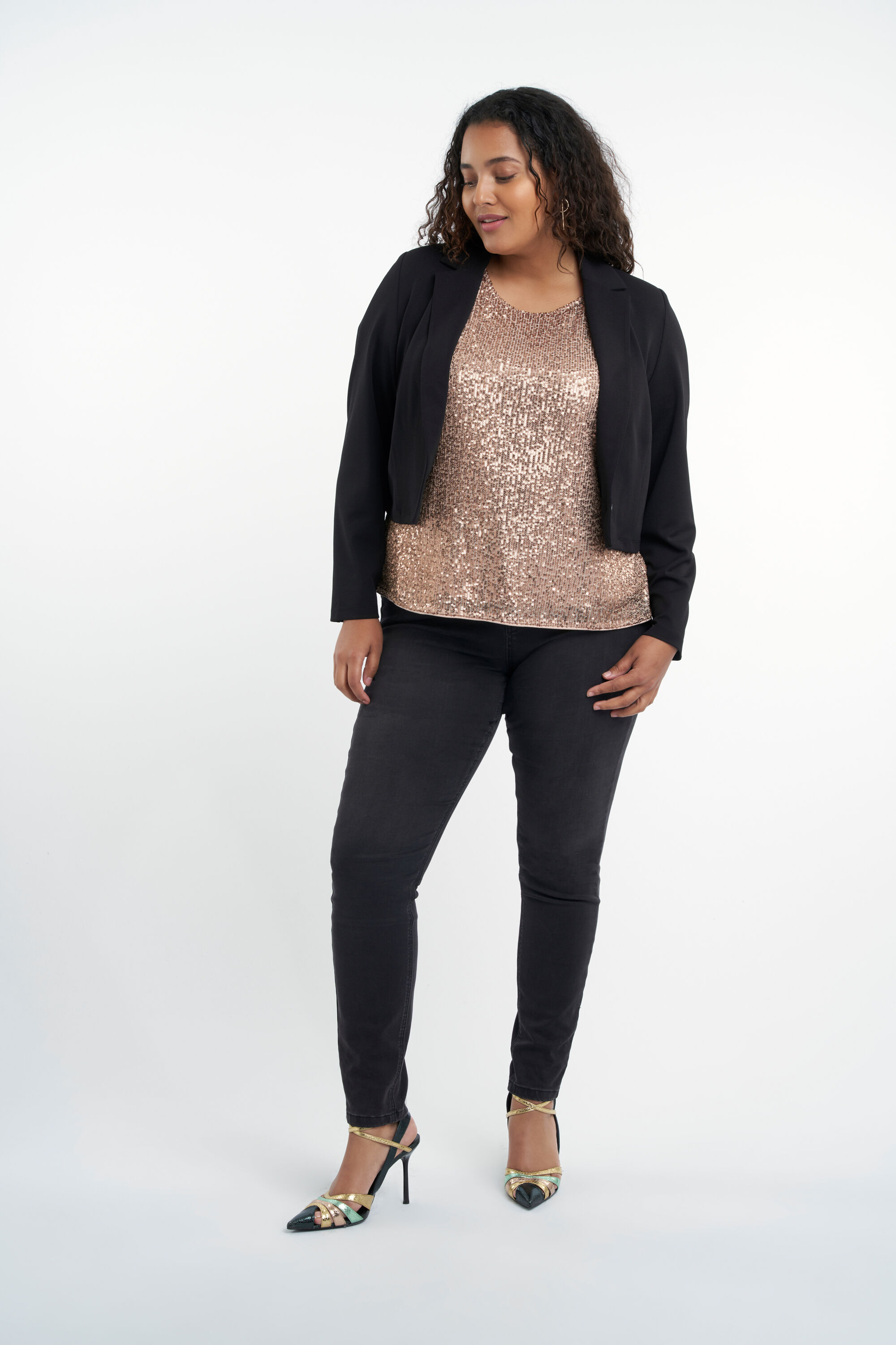 Blazer court image number 6