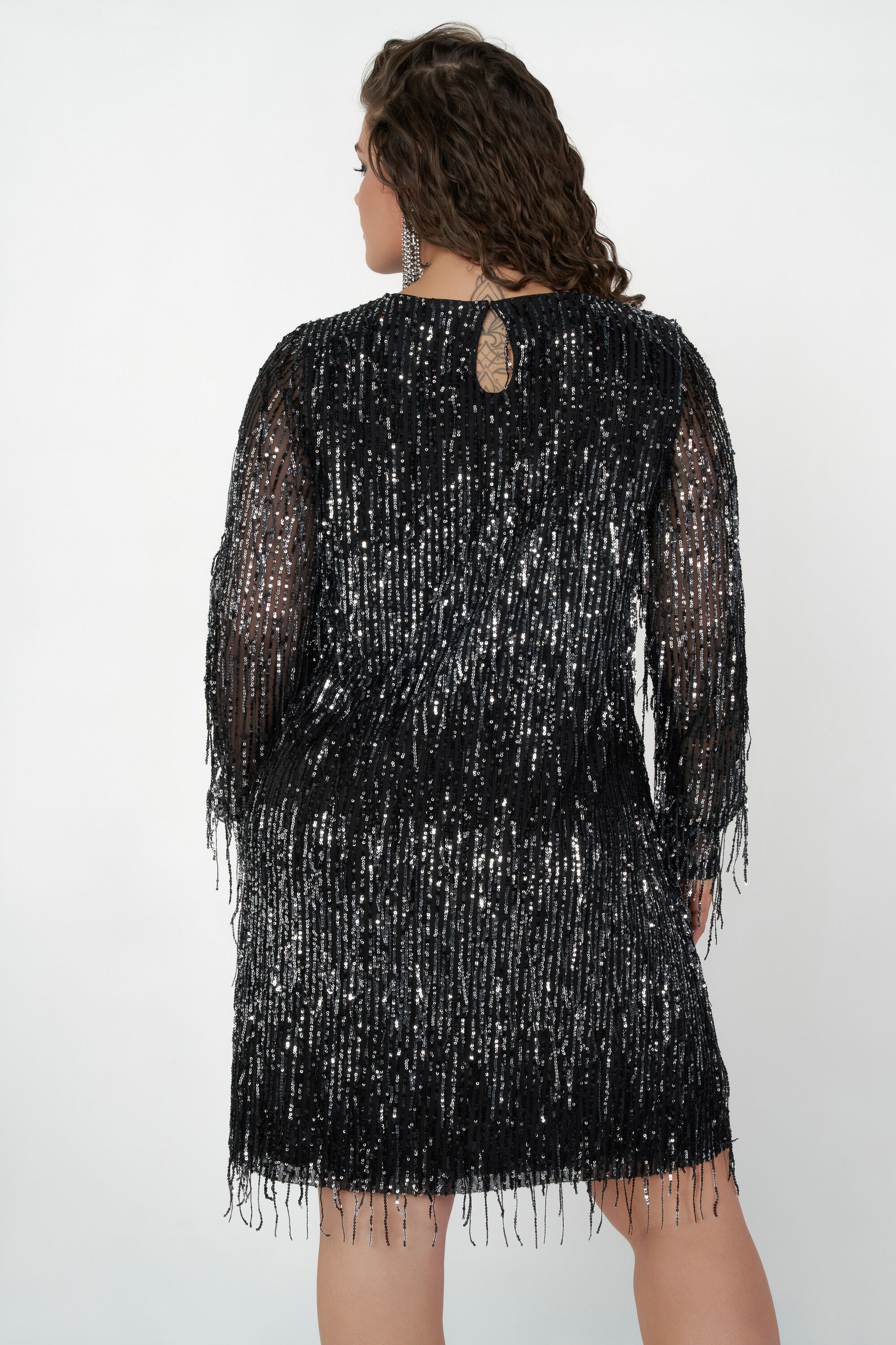 Robe &agrave; paillettes avec franges image number 3