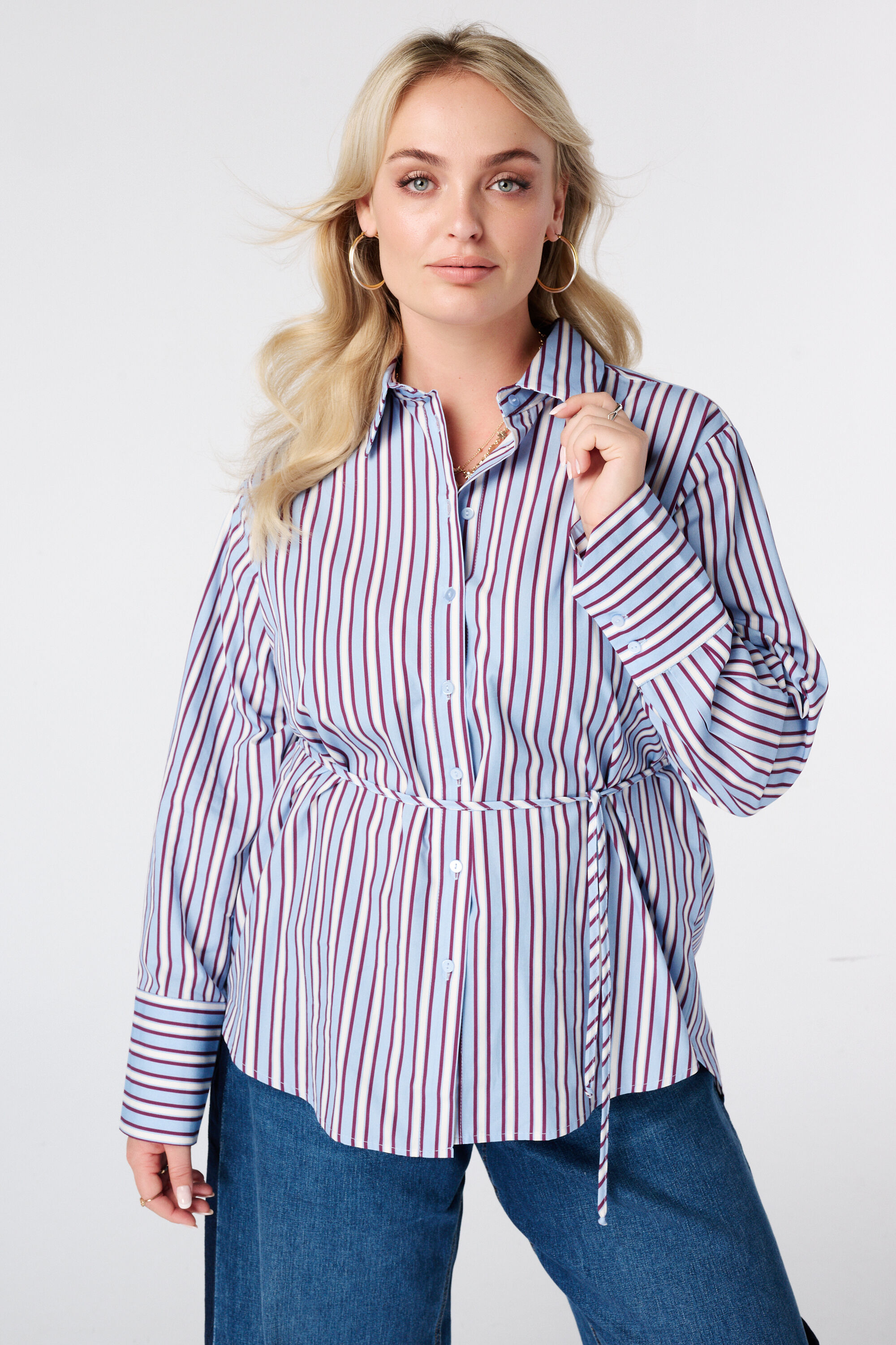 Blouse longue ray&eacute;e avec ceinture image number 0