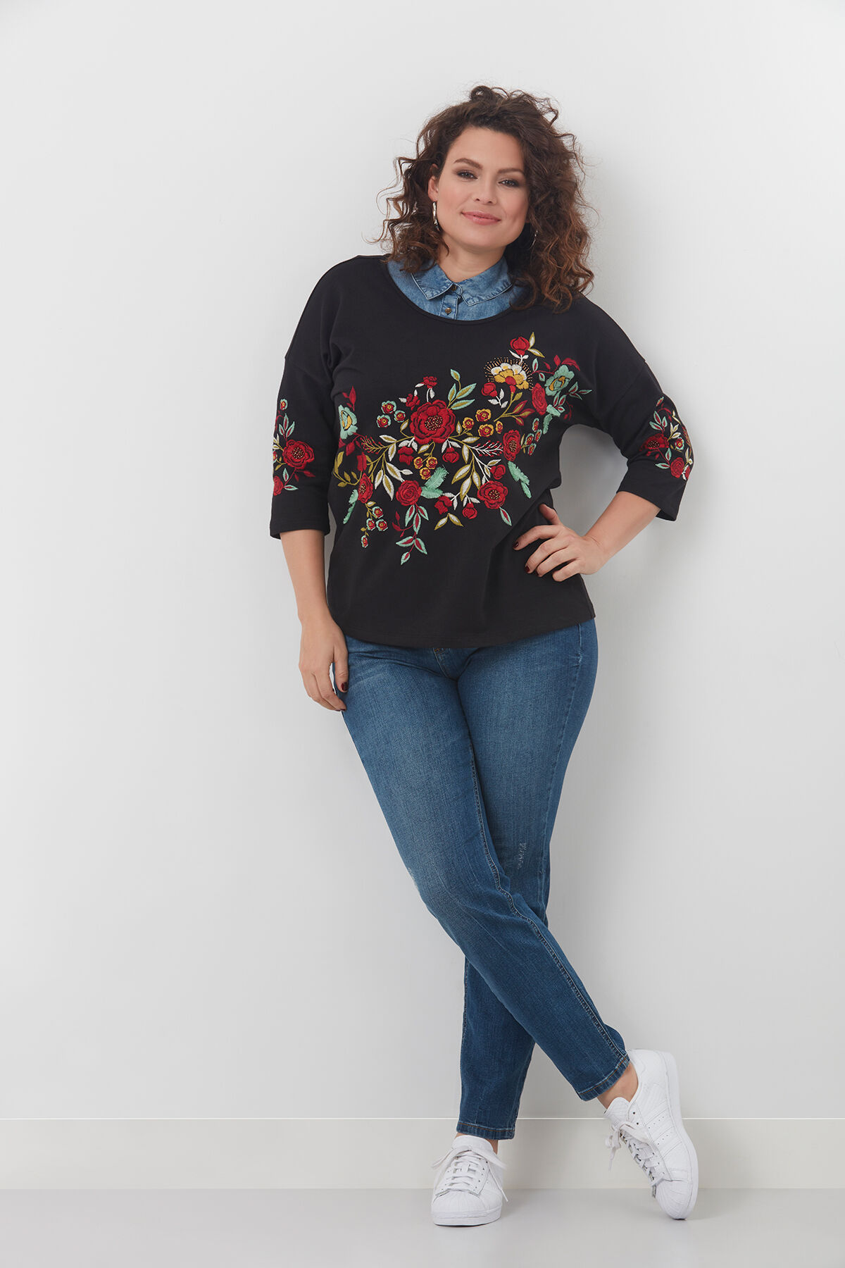 Pull-over avec broderie image number 4