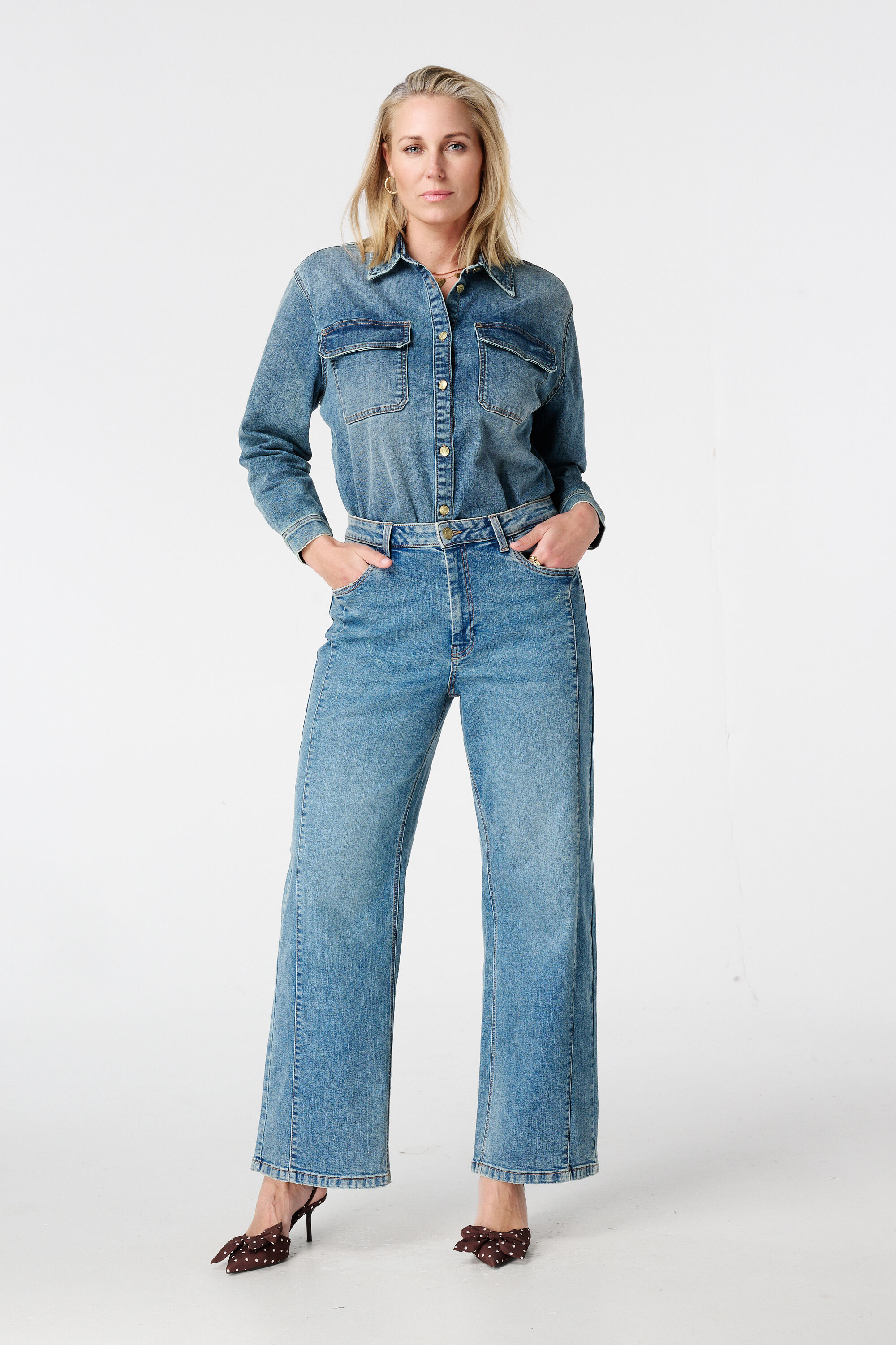 Jeans d&eacute;lav&eacute;s &agrave; bords