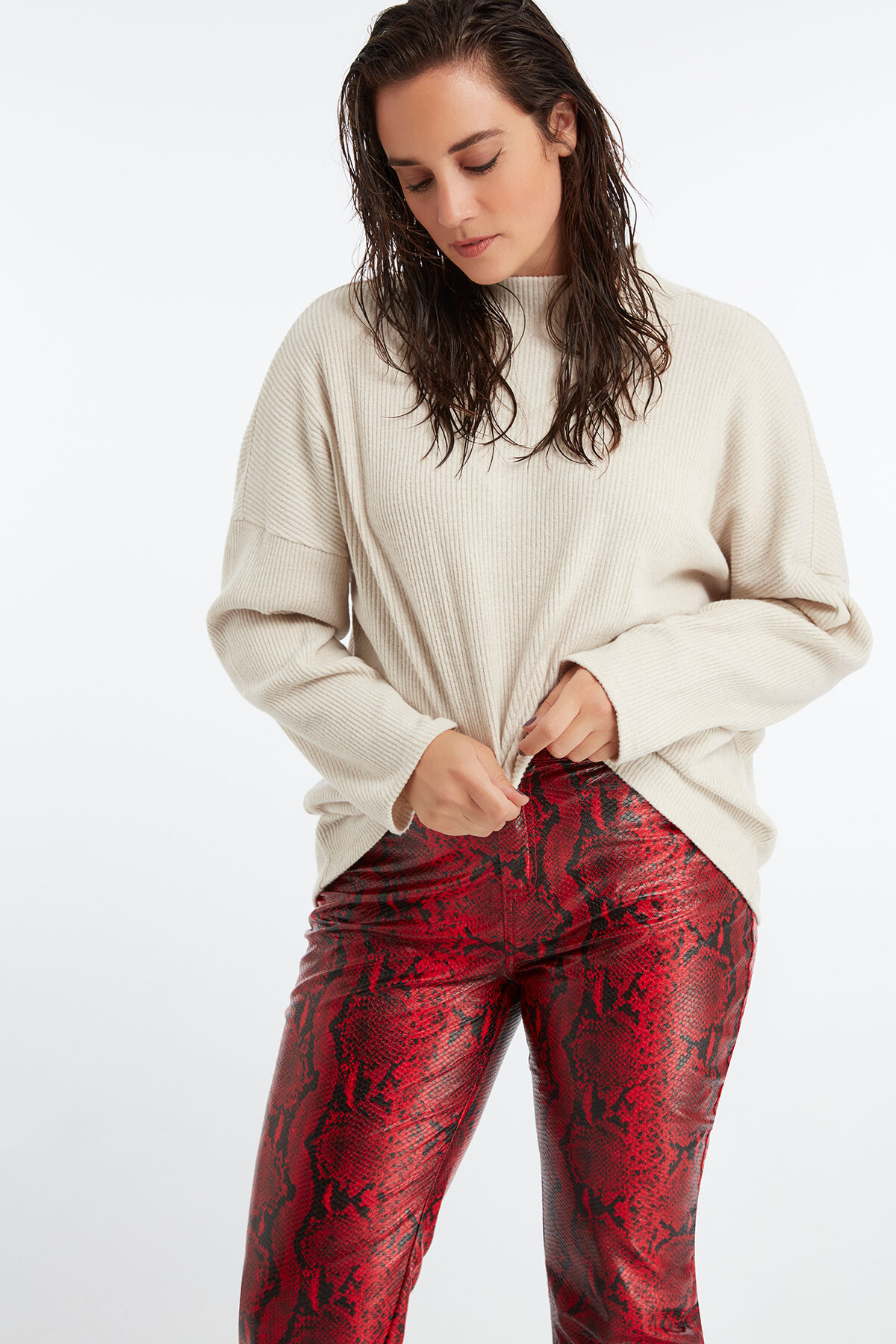 Pull-over &agrave; col roul&eacute; image number 3