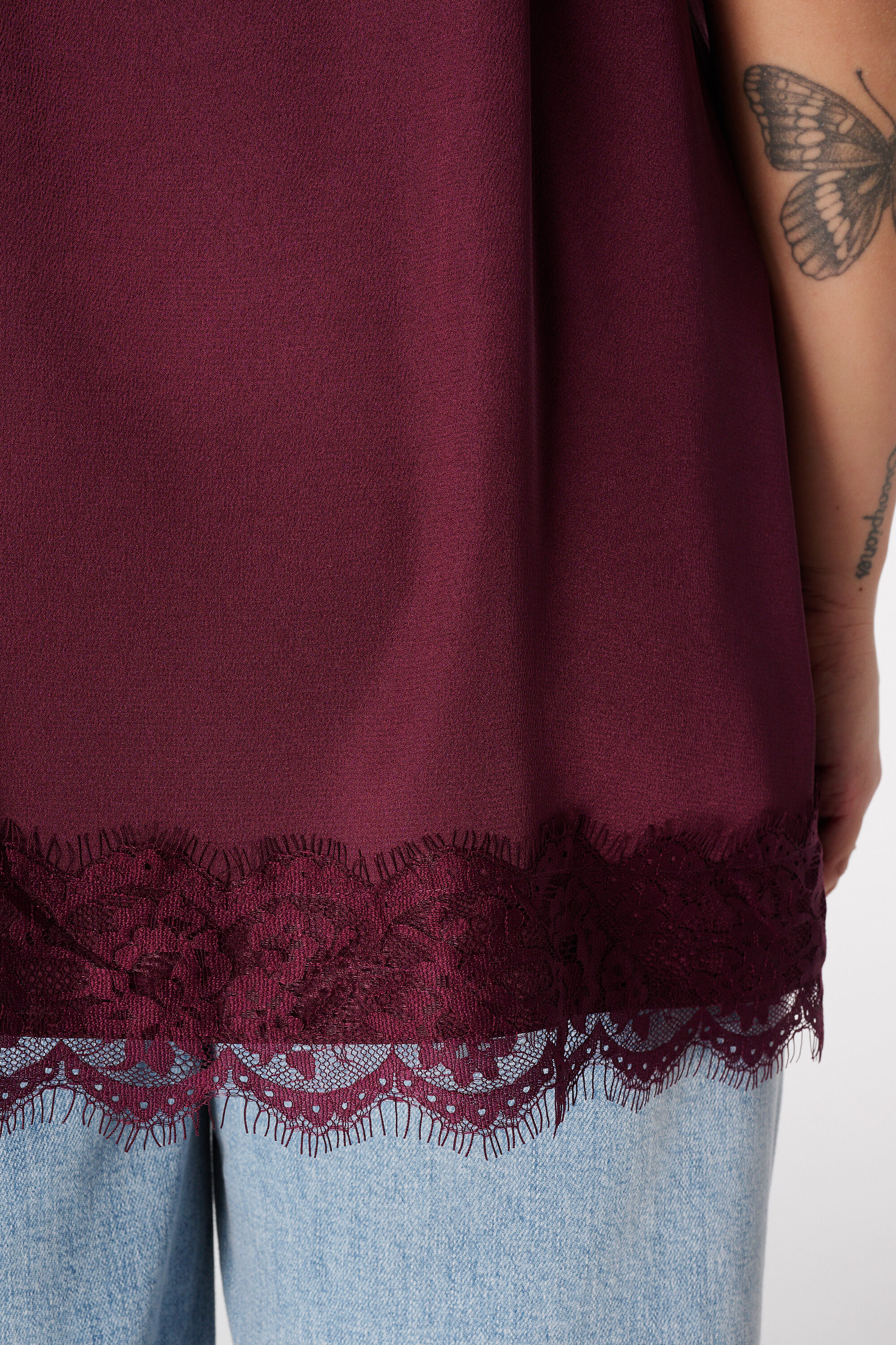 Blouse spaghetti avec dentelle image number 6