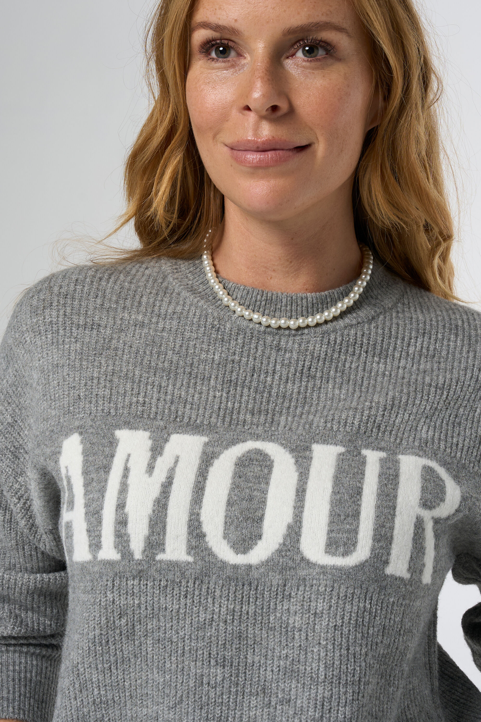 Pull avec inscription image number 4