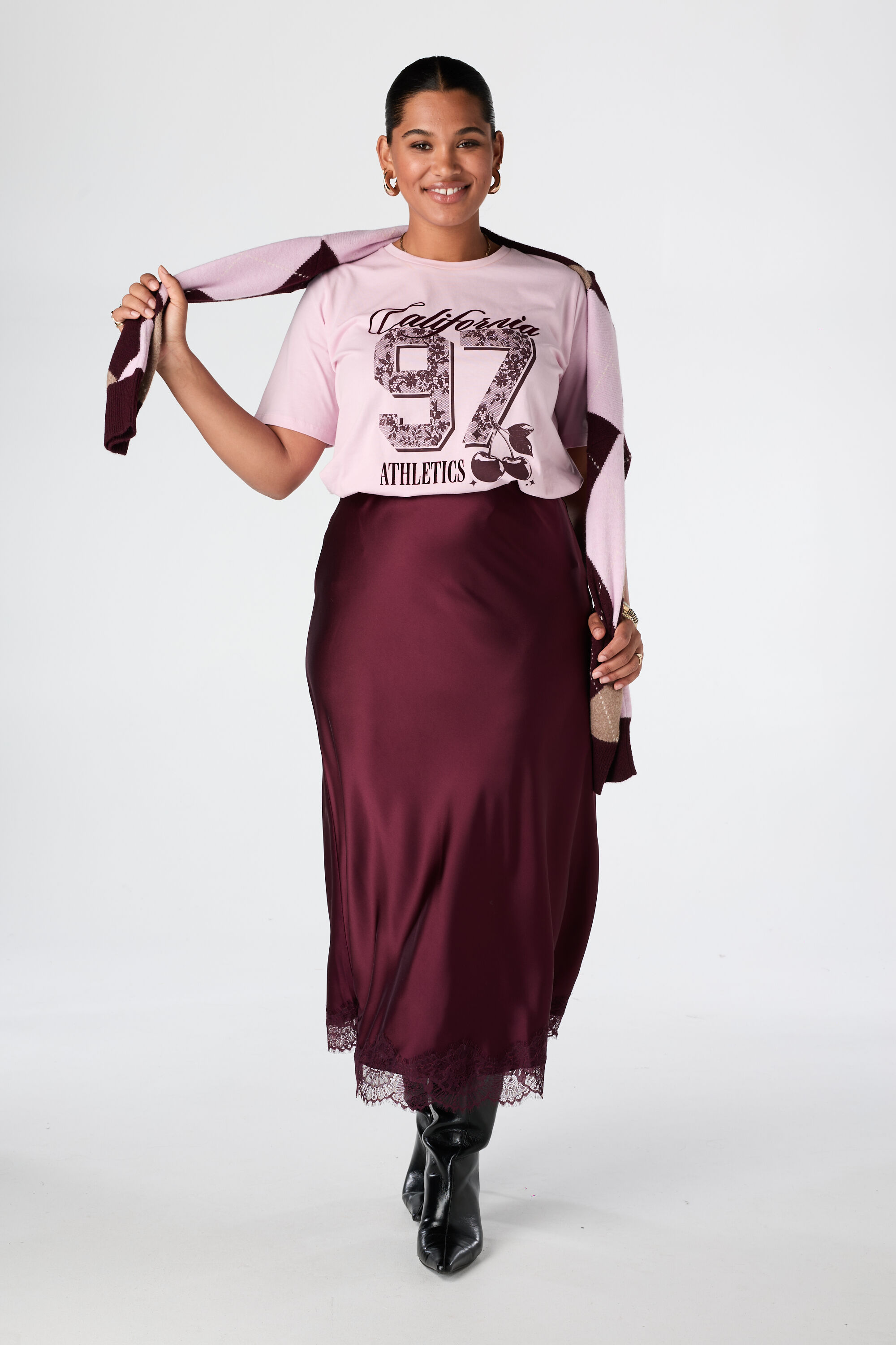Jupe midi aspect satin avec dentelle