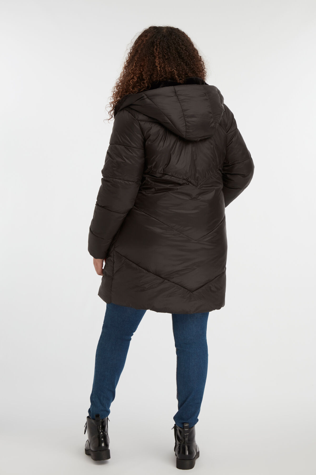 Veste matelass&eacute;e &agrave; capuche  image number 3