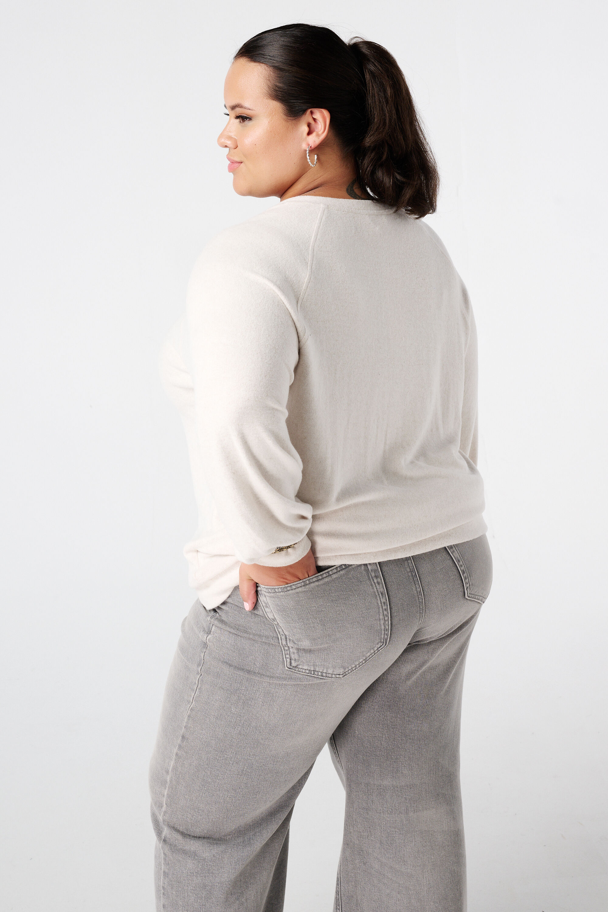 Pull en velours avec boutons strass image number 3