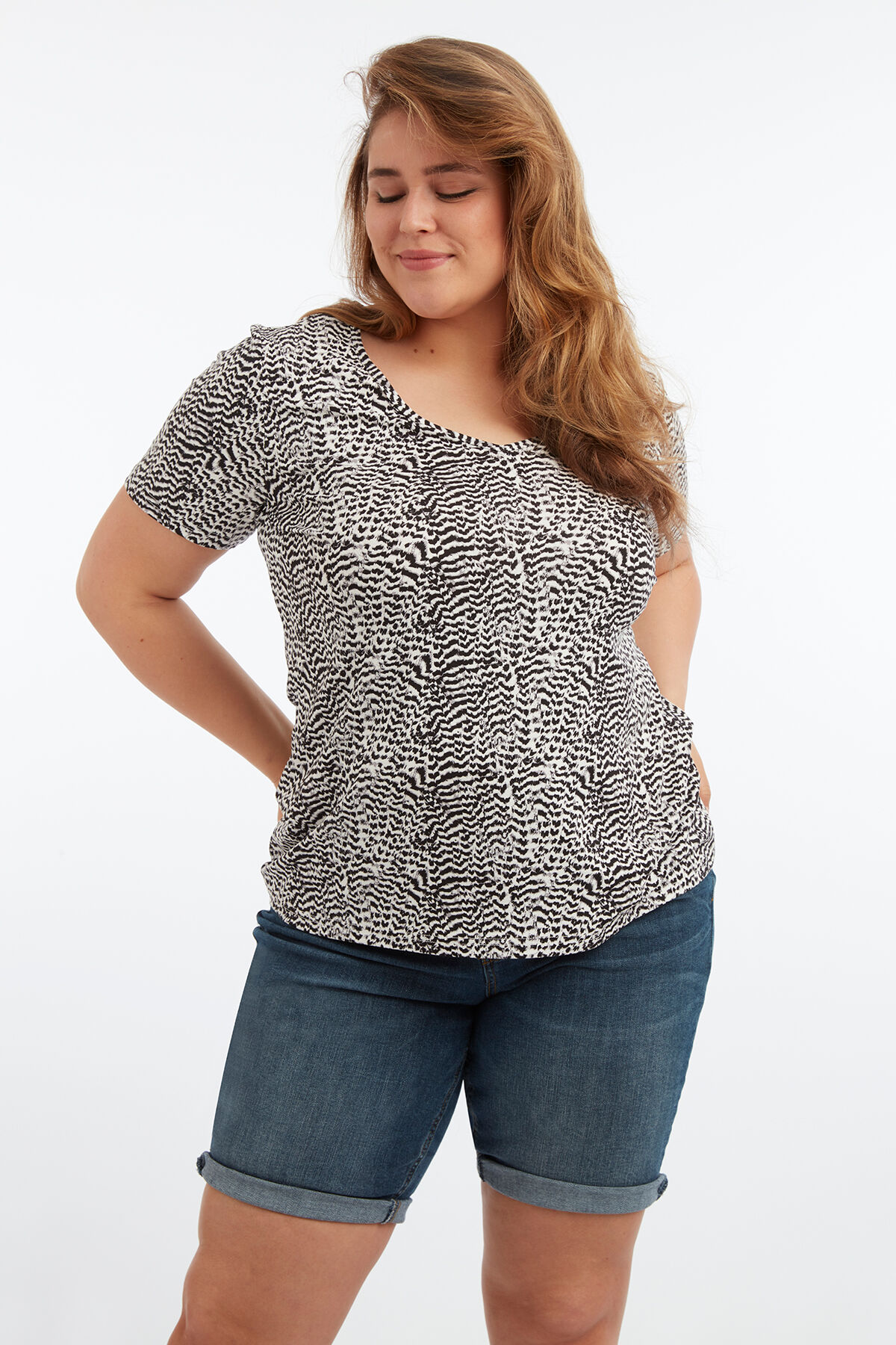 T-shirt col en V avec imprim&eacute; image number 3