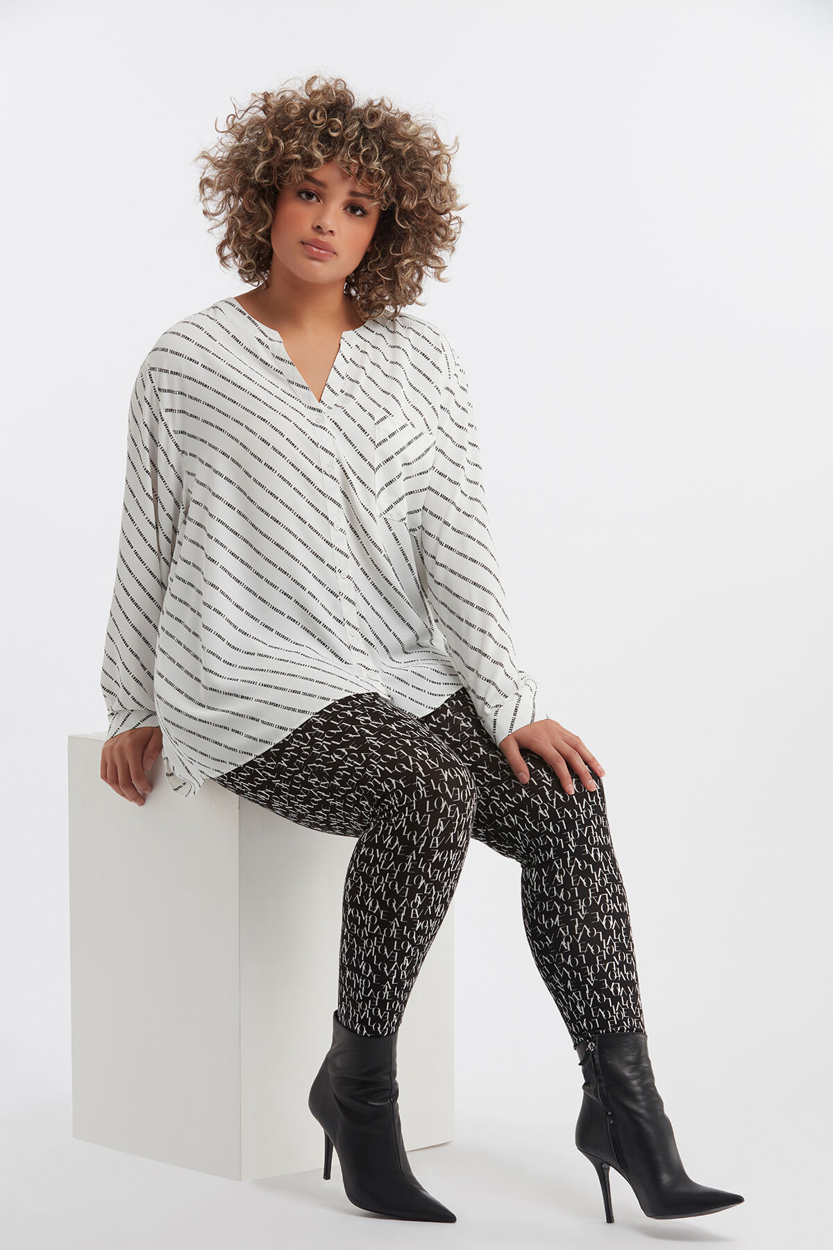 Legging &agrave; imprim&eacute; int&eacute;gral image number 4