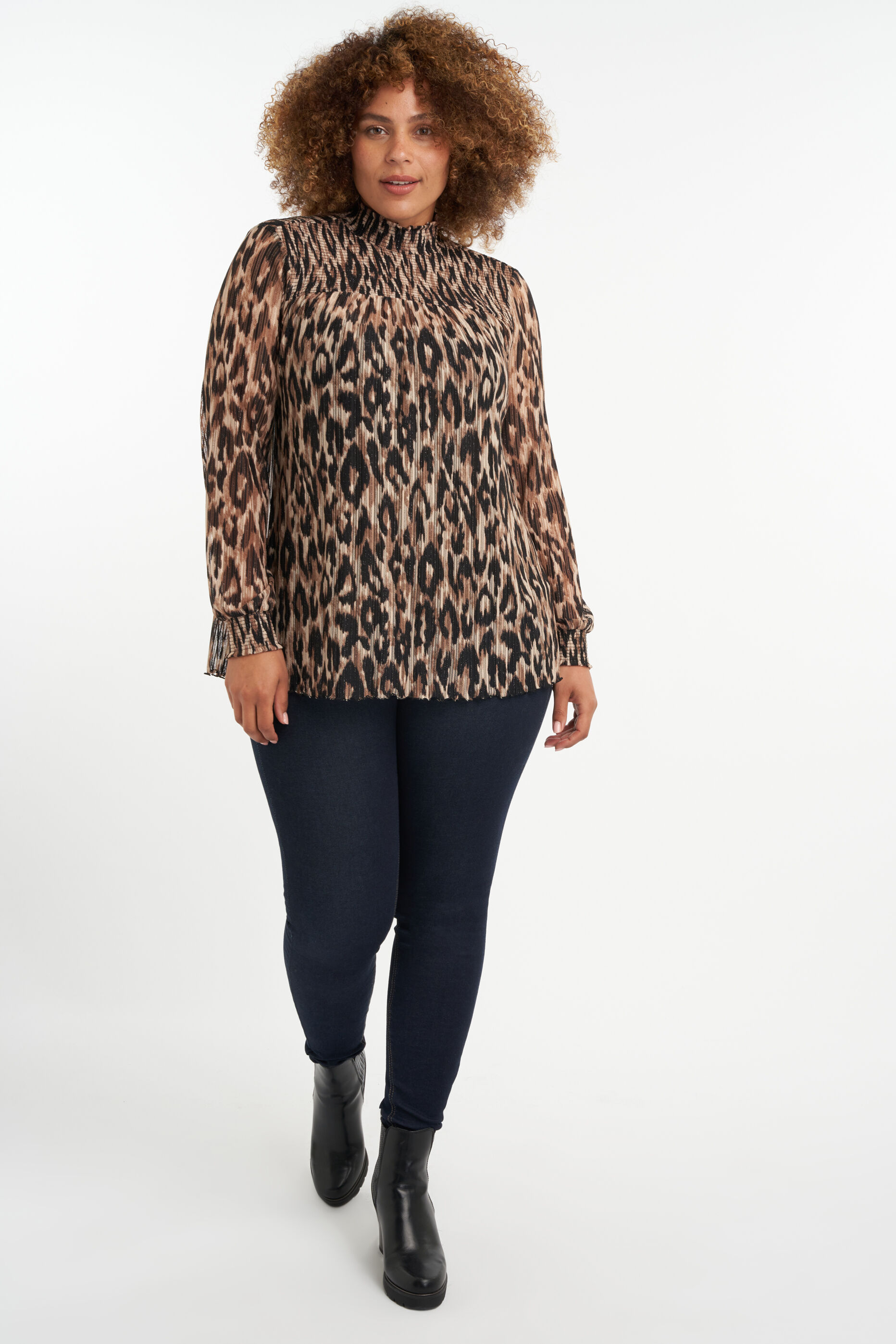 Haut &agrave; paillettes semitransparent image number 6