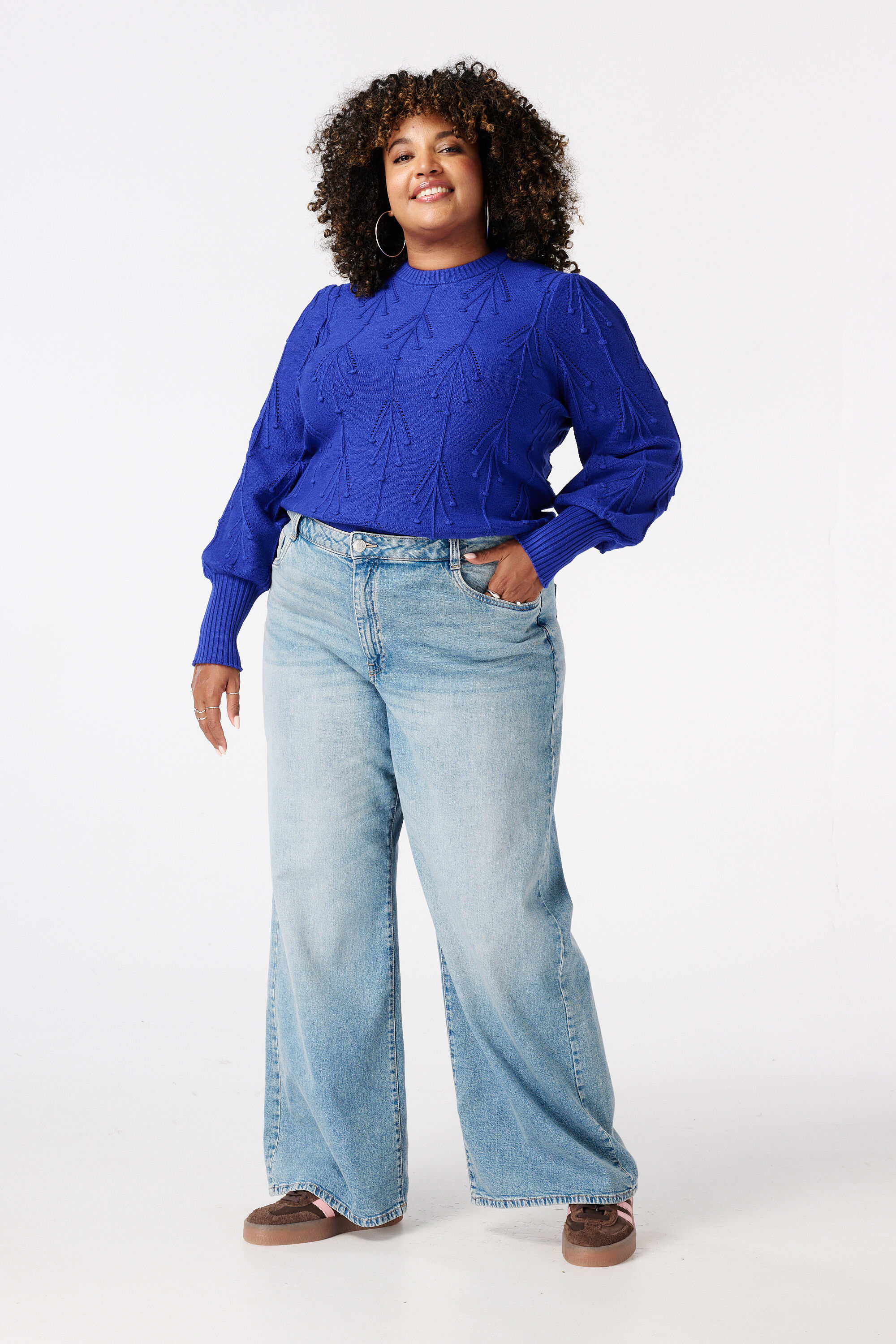 Pull avec imprim&eacute; brod&eacute; image number 5