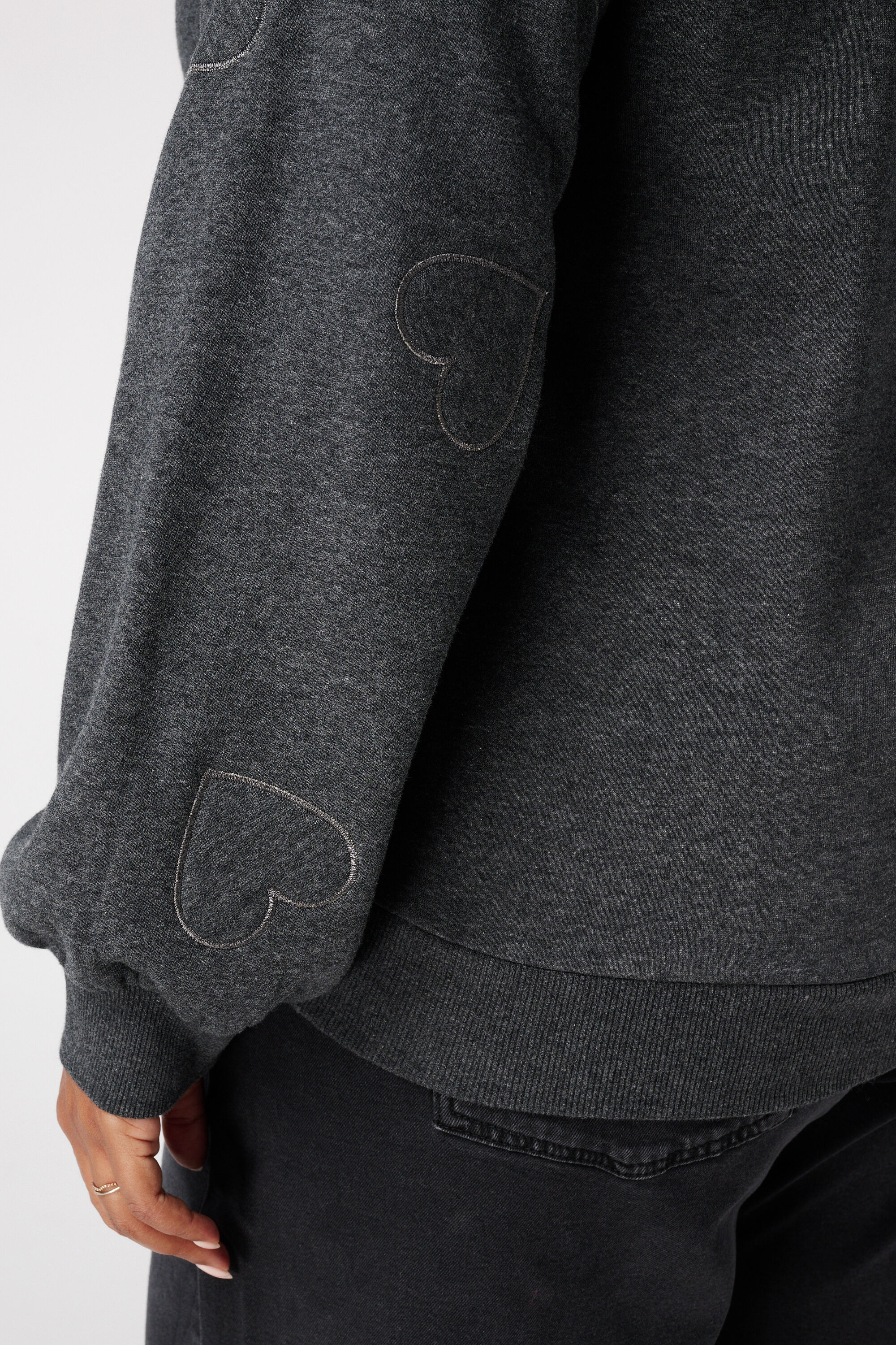 Pull avec c&oelig;urs brod&eacute;s image number 6