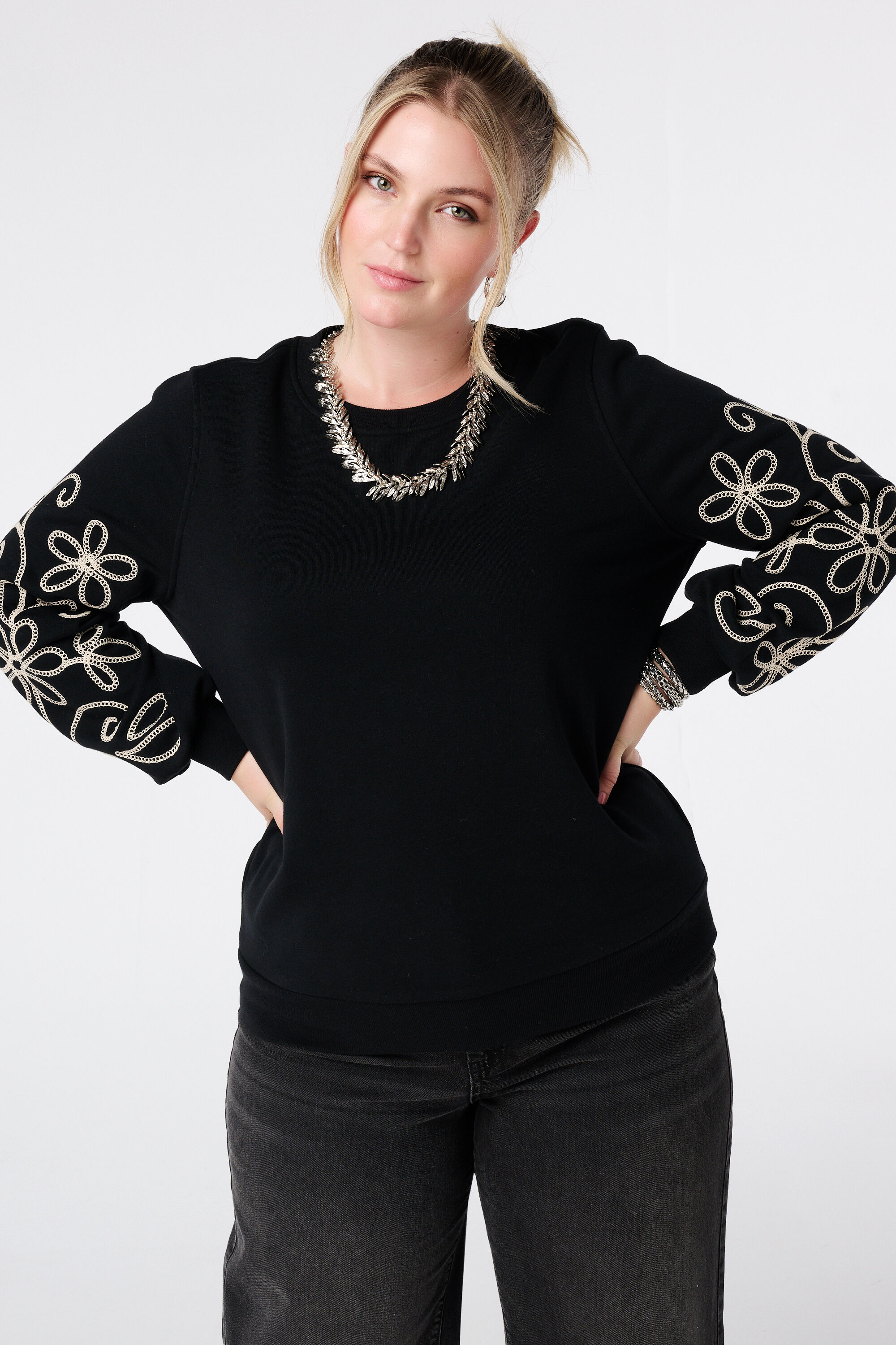 Pull avec d&eacute;tails brod&eacute;s