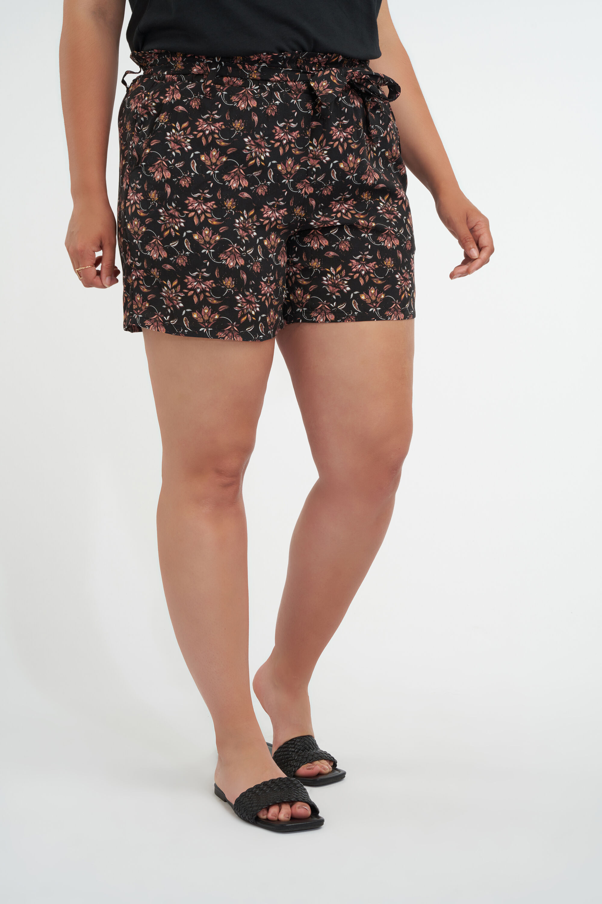 Short en viscose avec ceinture  