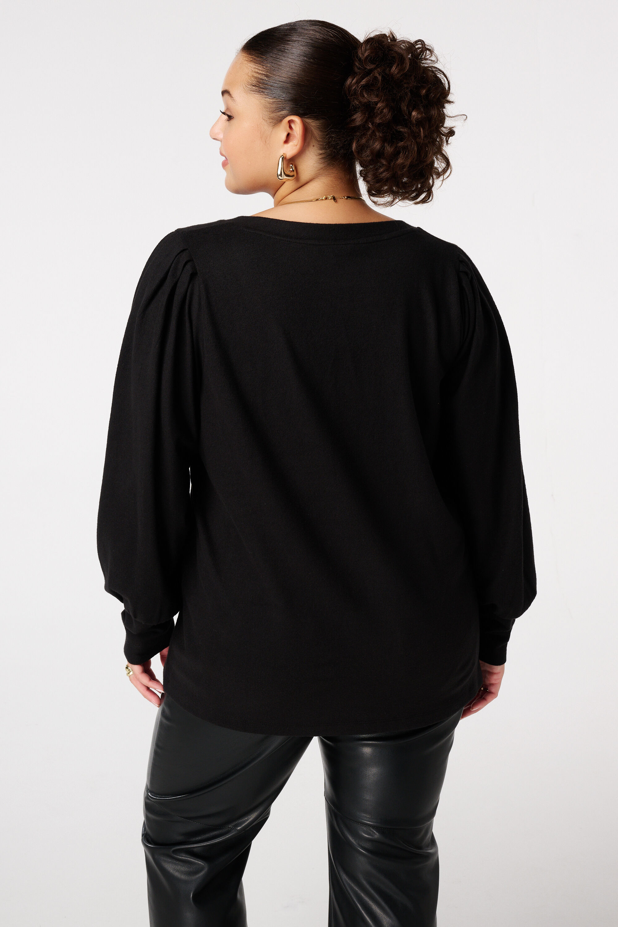 Pull finement tricot&eacute; &agrave; manches bouffantes image number 3