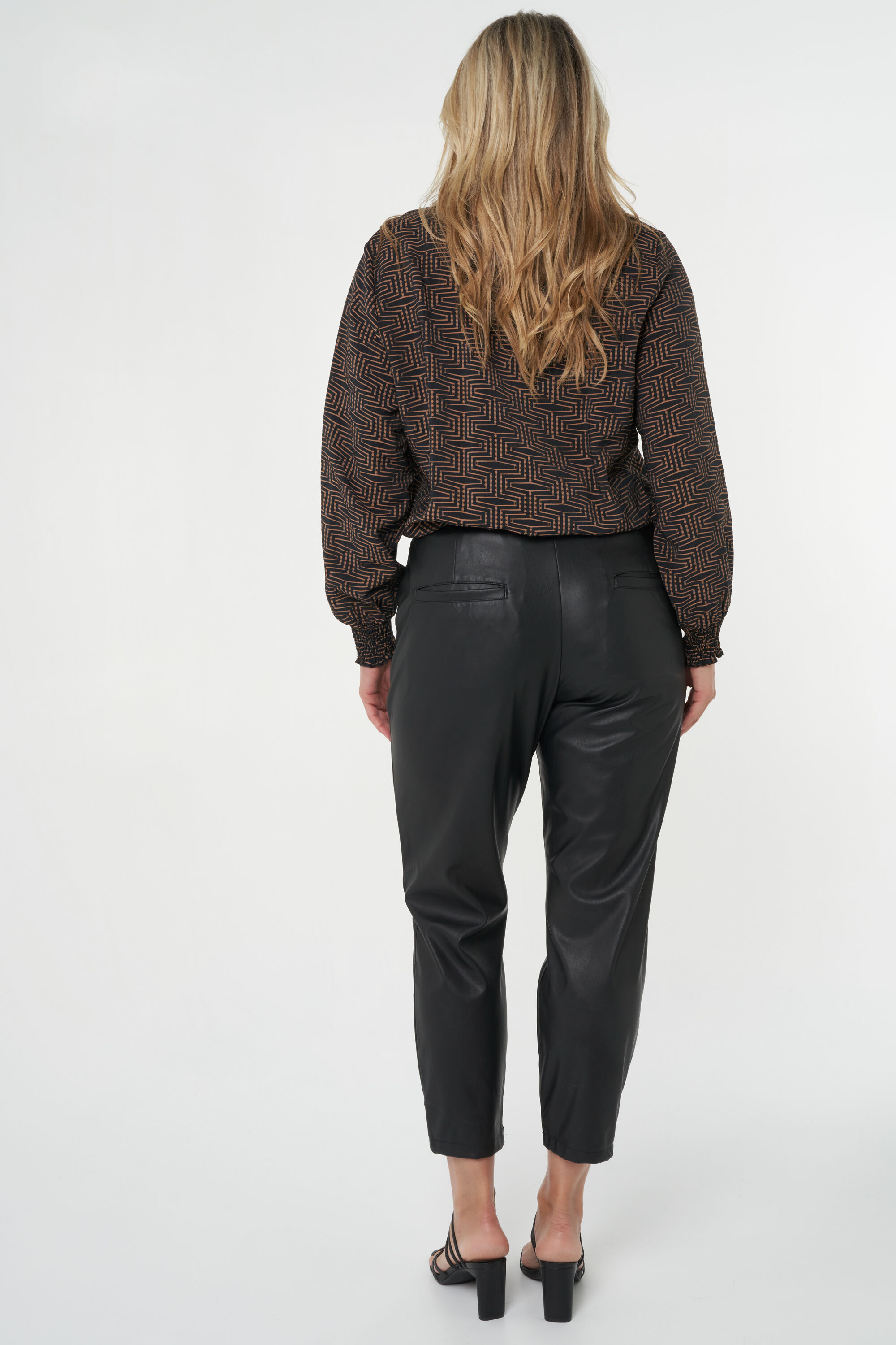 Pantalon en similicuir image number 4