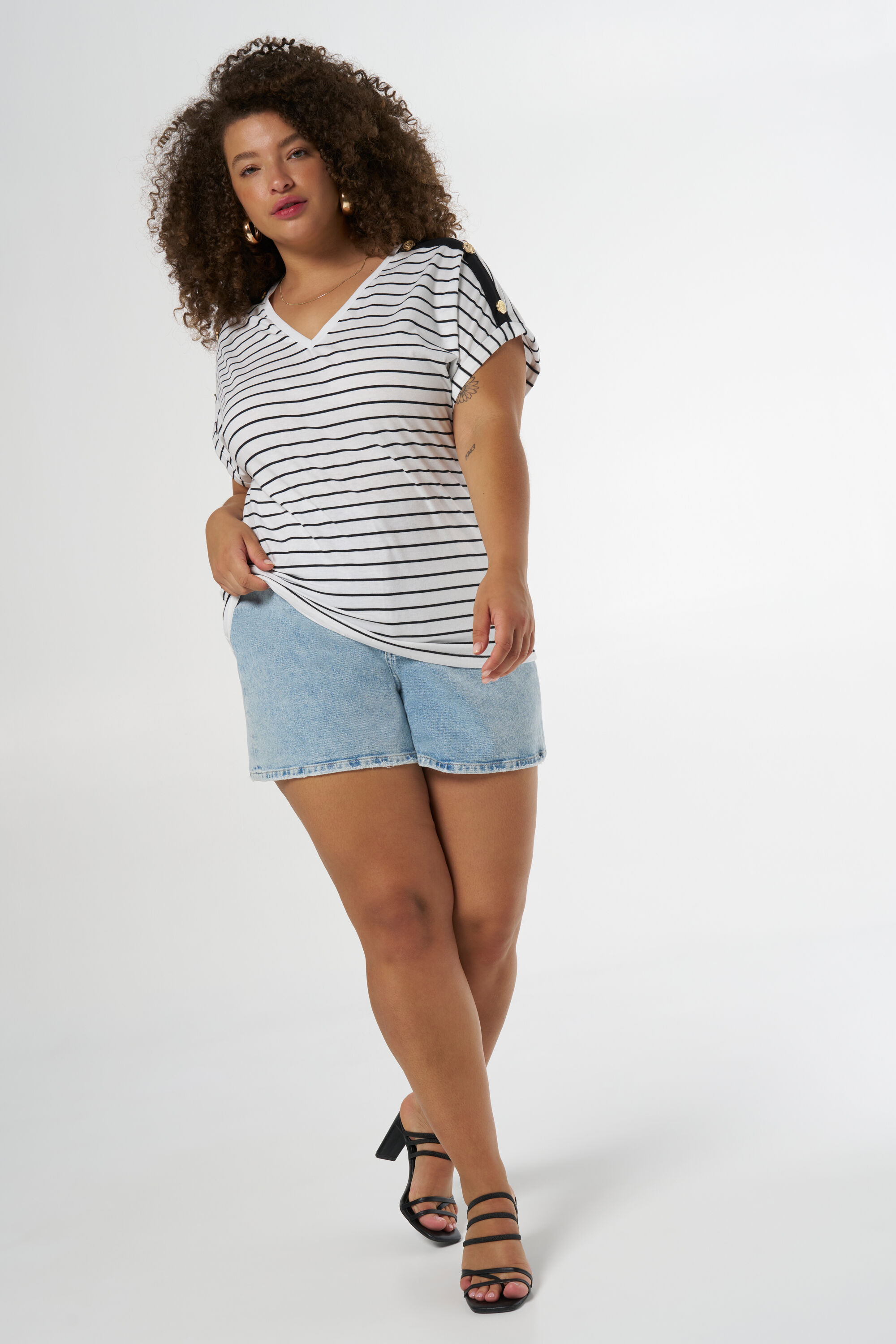 T-shirt &agrave; boutons image number 5