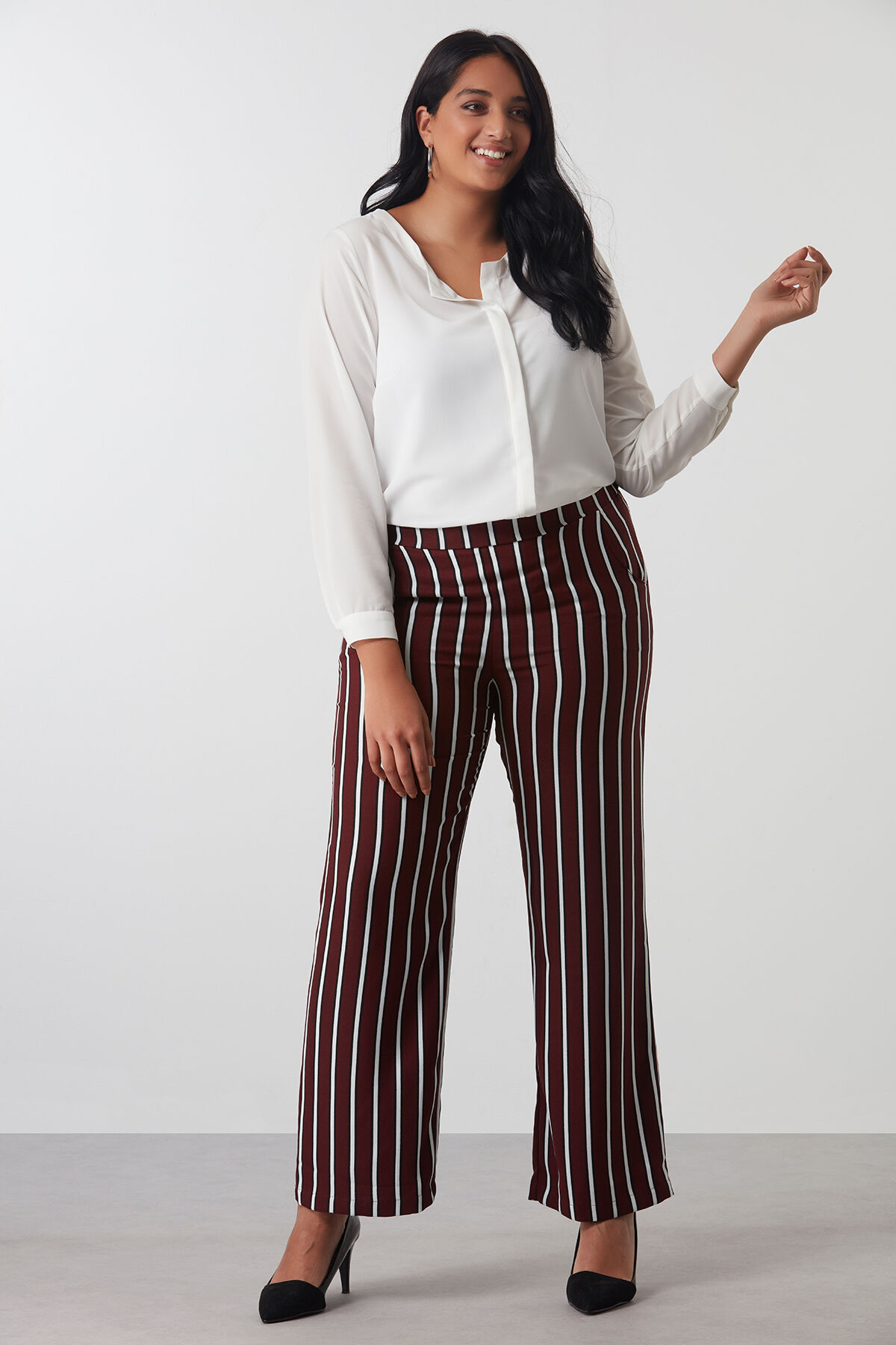 Pantalon large ray&eacute; image number 6