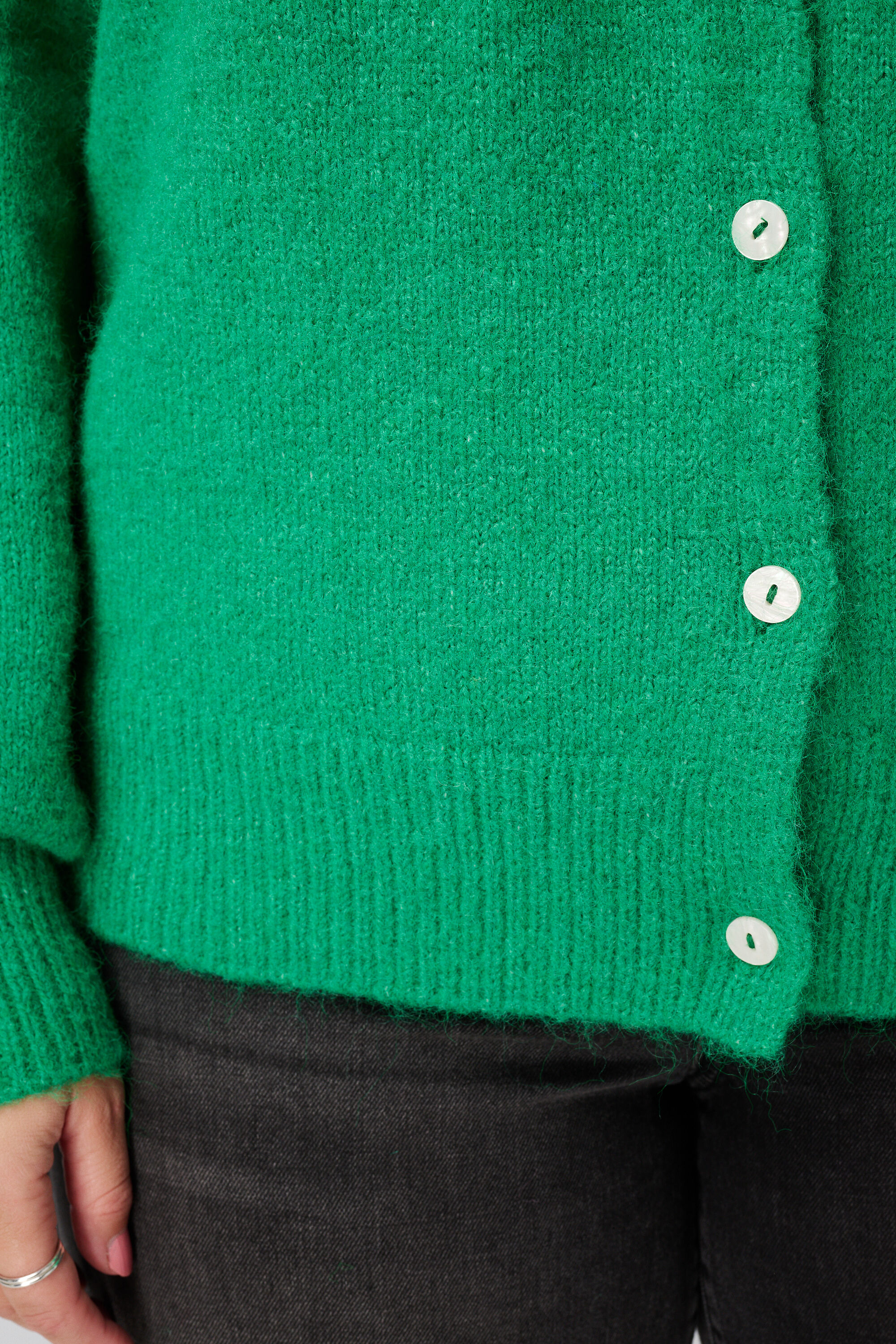 Cardigan en maille fine avec fermeture &agrave; boutons image number 6