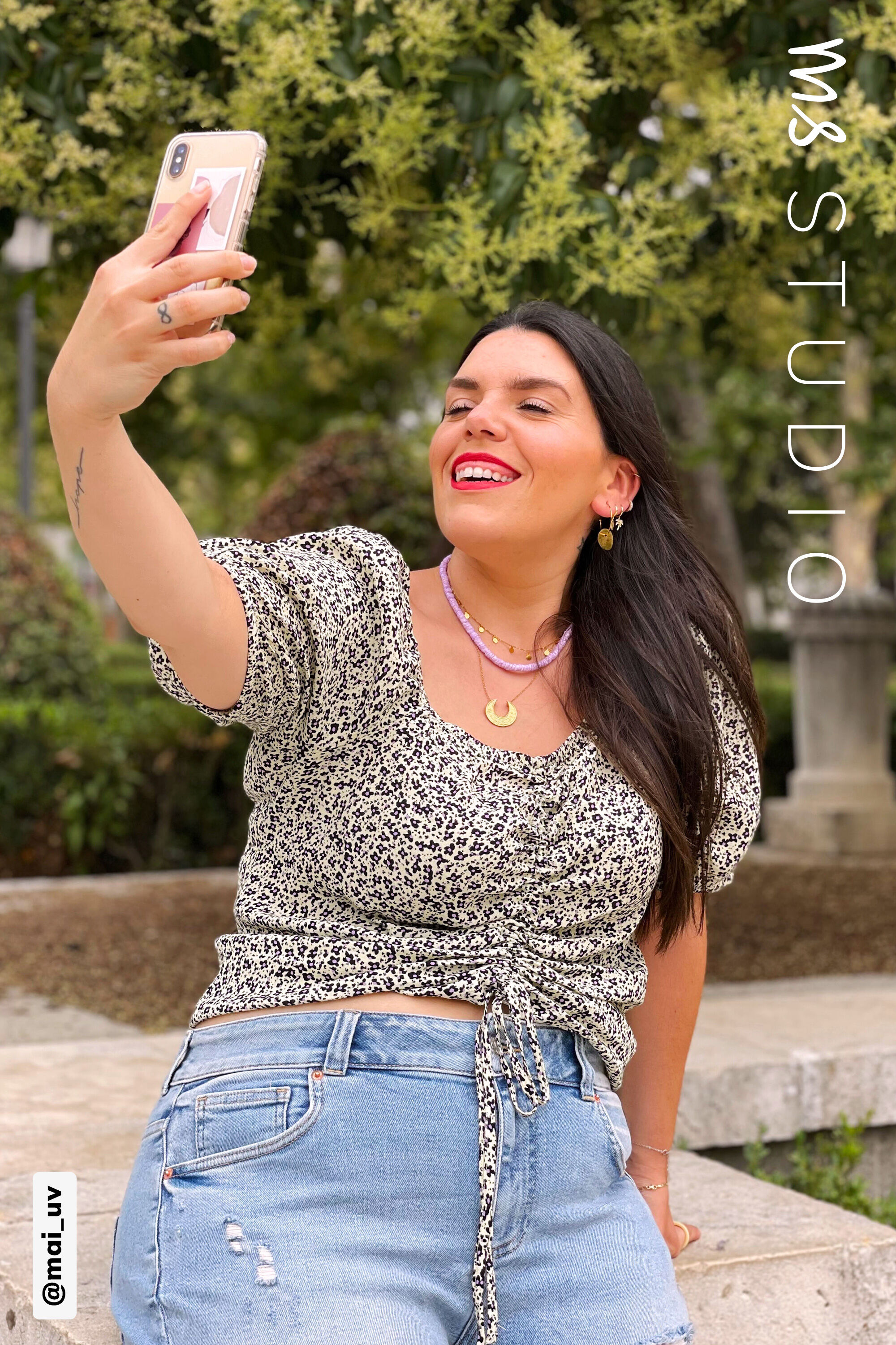 Haut d&eacute;cor&eacute; en dentelle