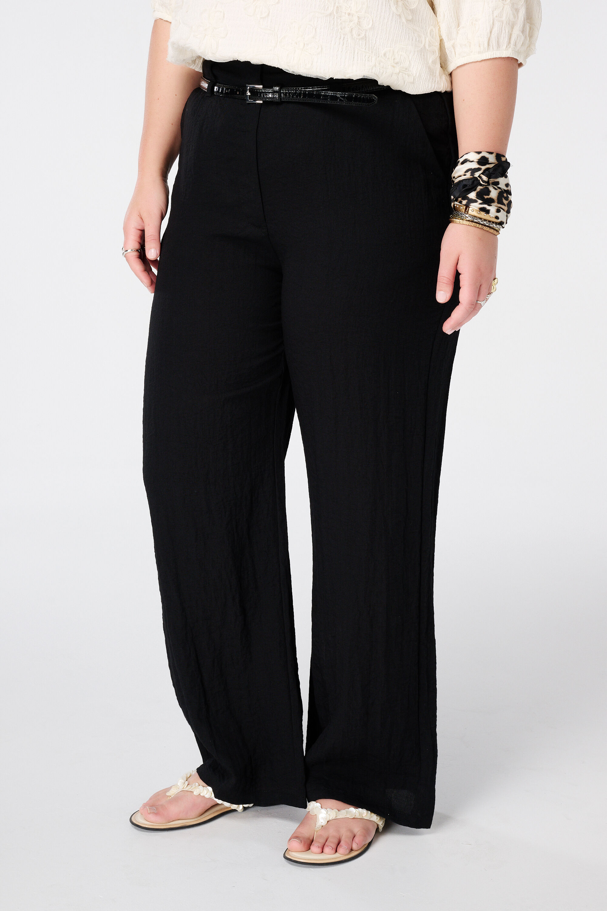 Pantalon en lin avec ceinture image number 5