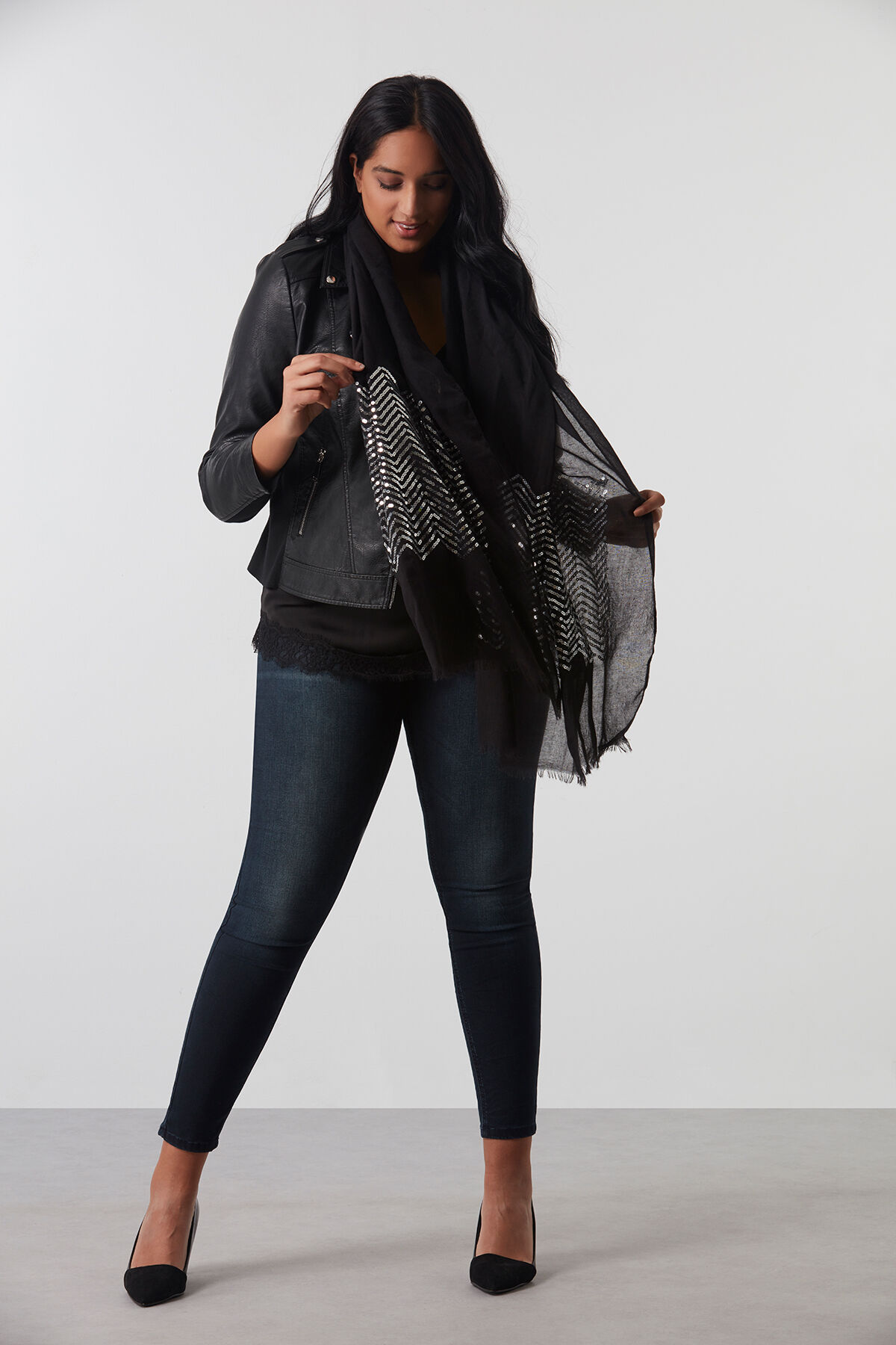 Foulard &agrave; paillettes image number 1