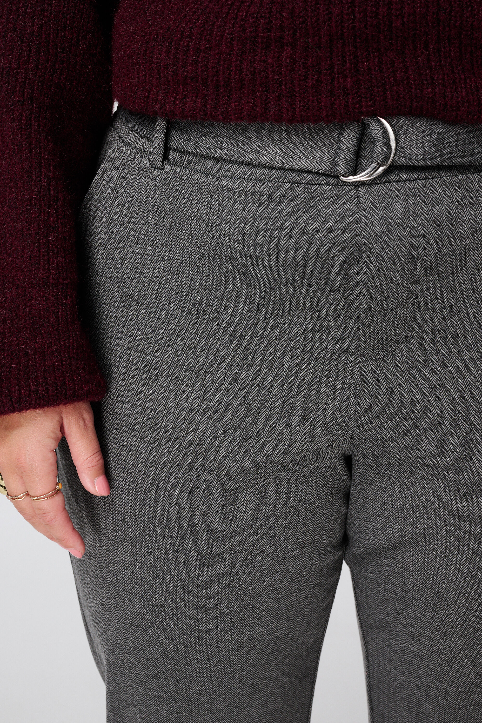 Pantalon slim fit avec ceinture image number 4