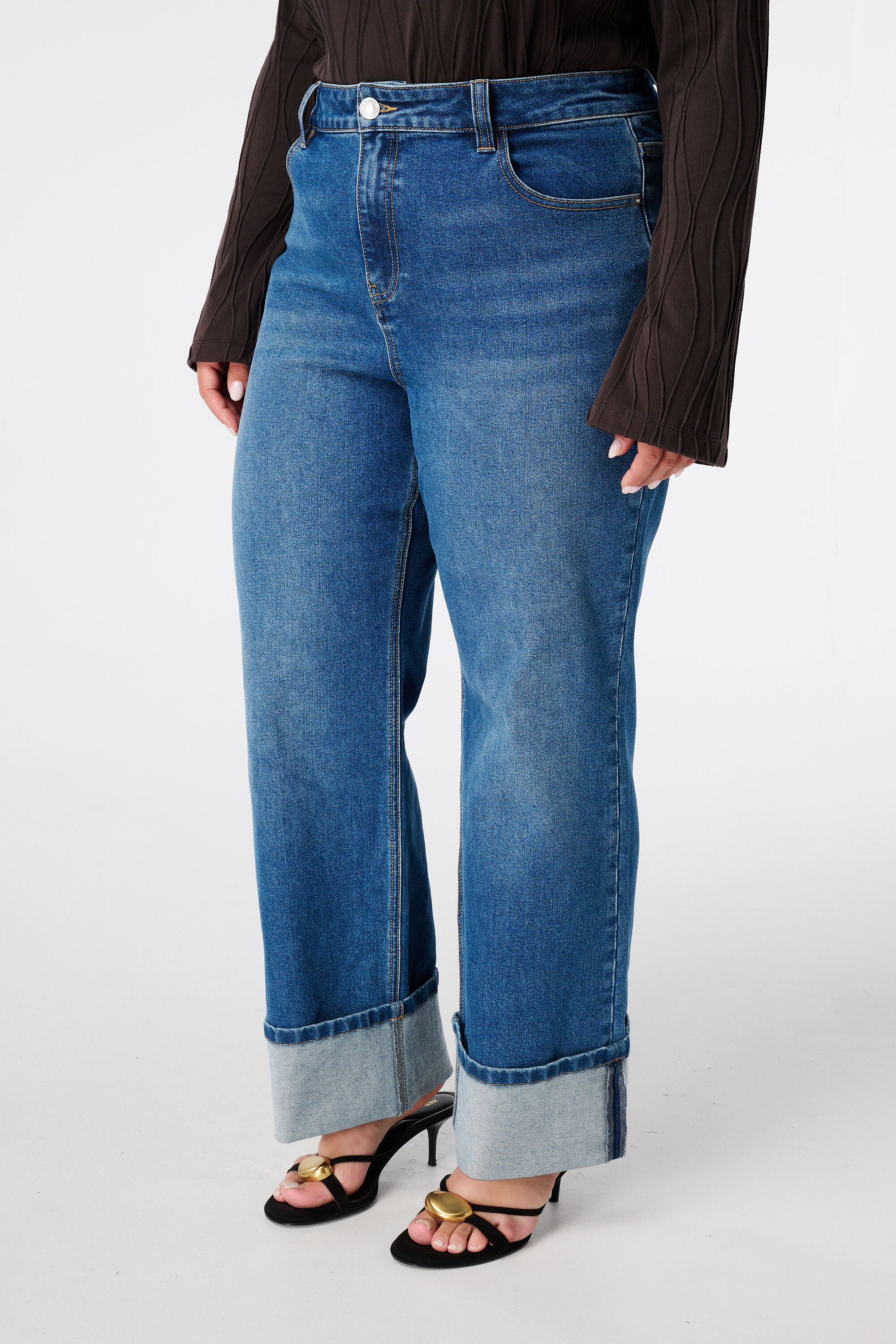 Jeans larges &agrave; revers image number 5