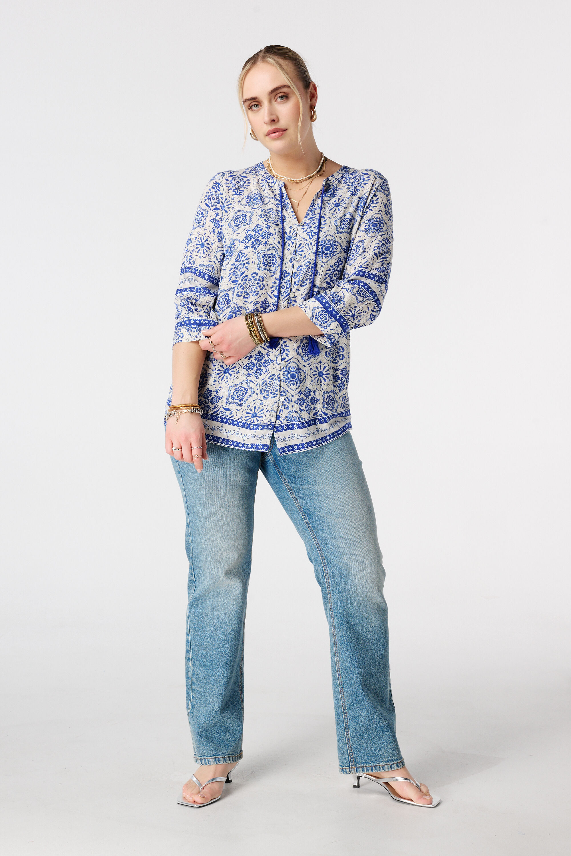 Blouse &agrave; fermeture boutonn&eacute;e image number 3