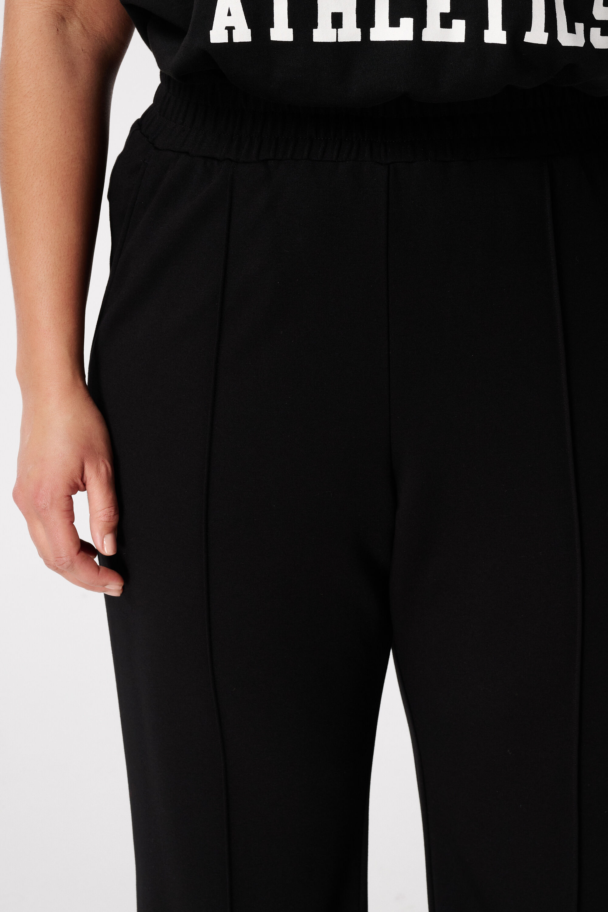 Pantalon large avec coutures d&eacute;coratives image number 4