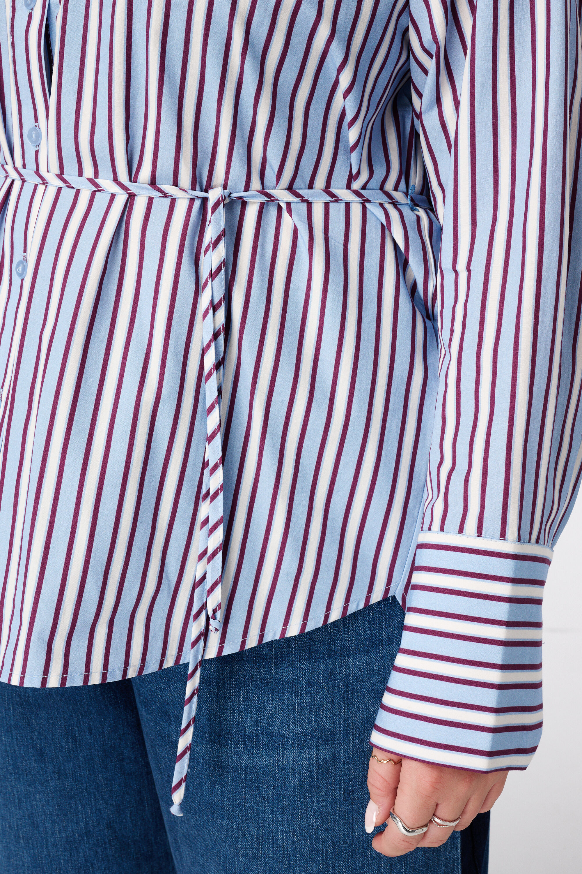 Blouse longue ray&eacute;e avec ceinture image number 4