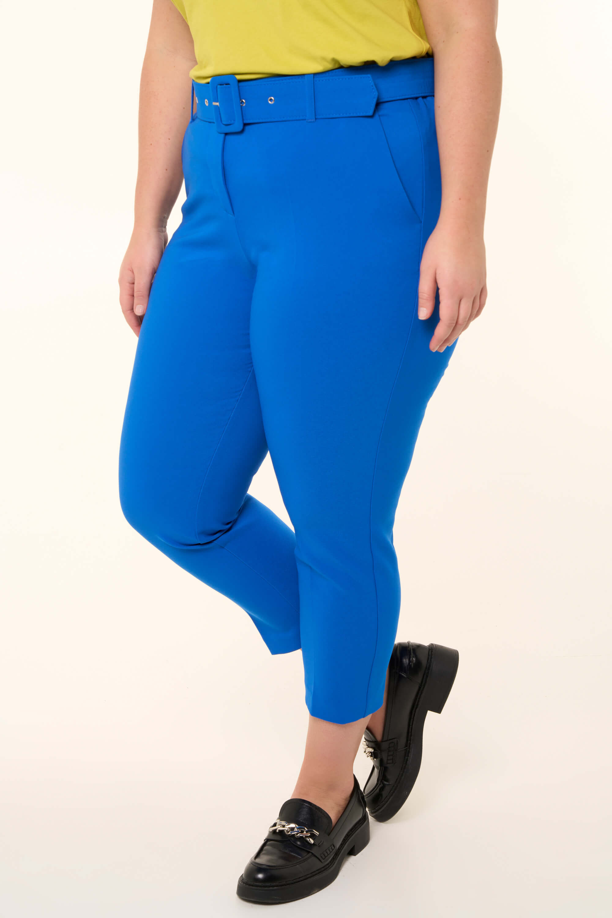 Pantalon avec ceinture image number 6