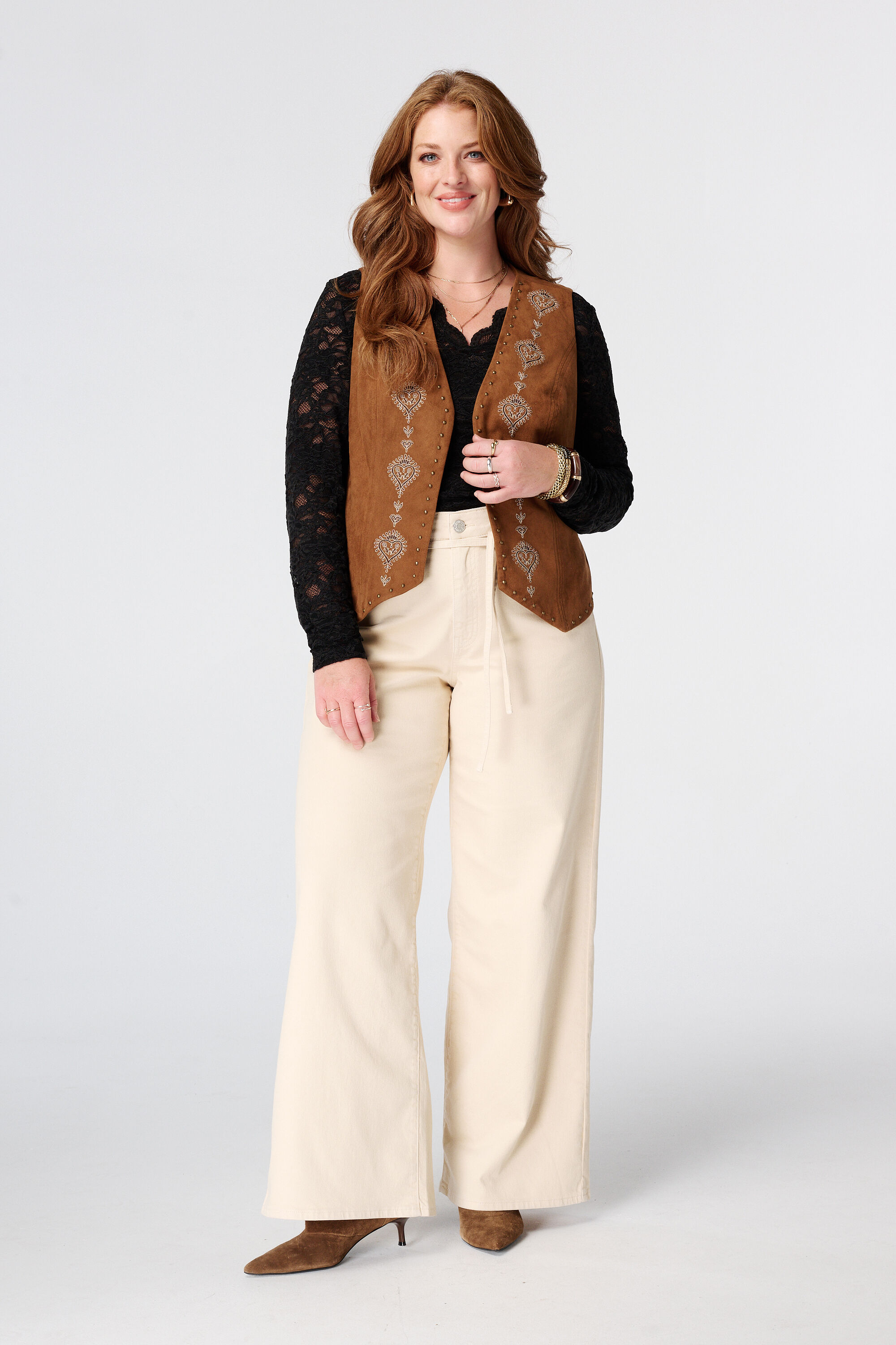 Gilet avec broderies et clous image number 5